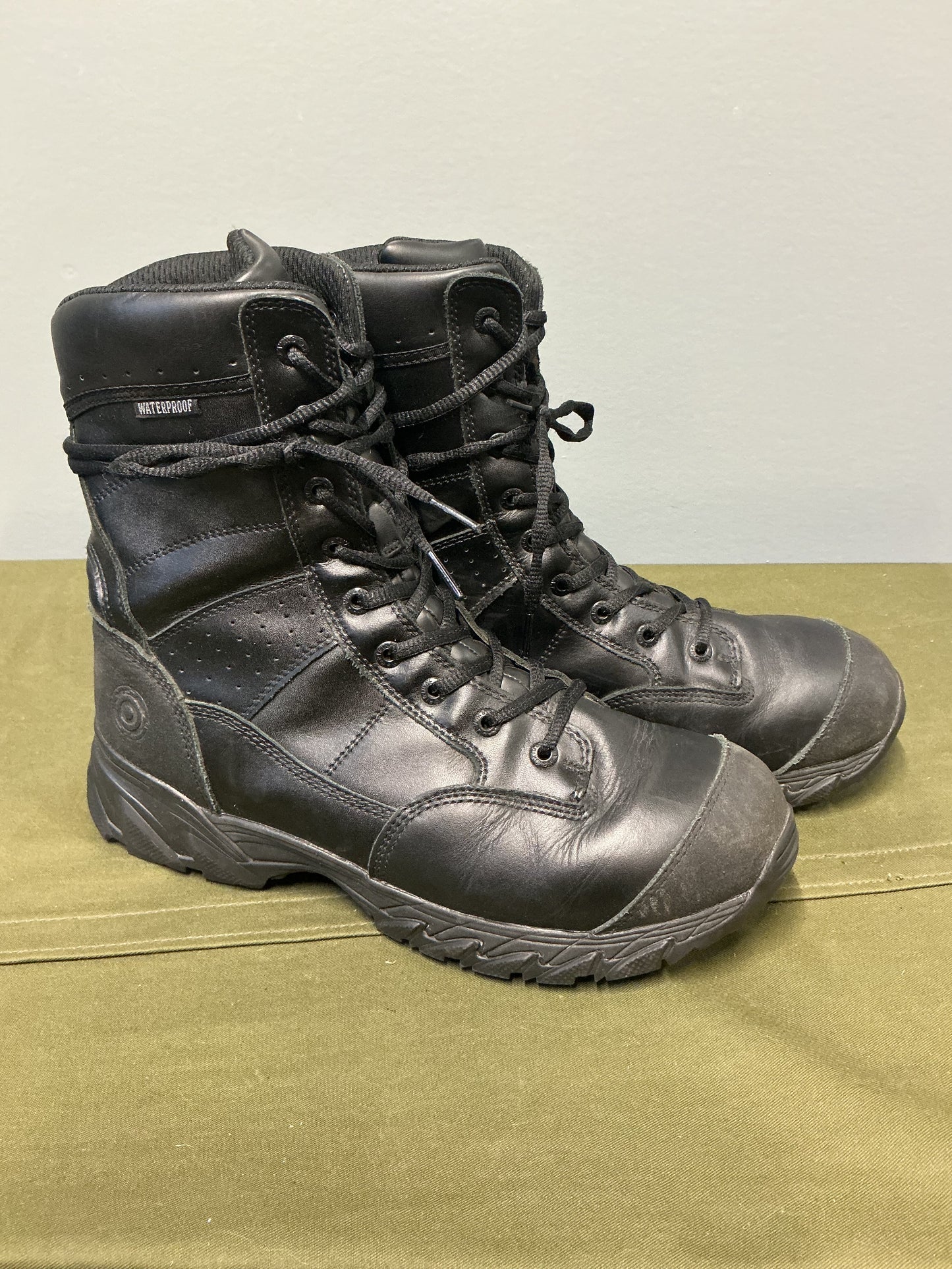 ORIGINAL SWAT BOOTS SIZE 11 U.S. in good condition