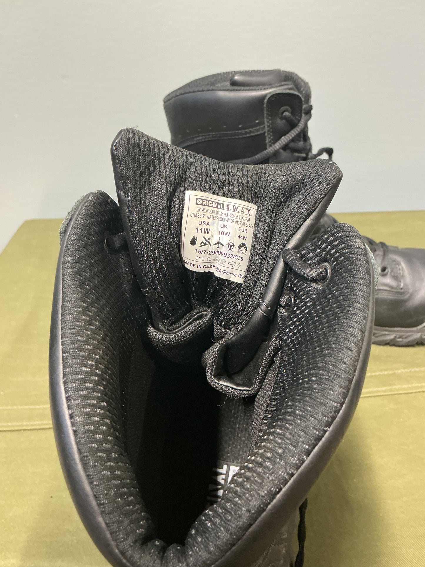 ORIGINAL SWAT BOOTS SIZE 11 U.S. in good condition