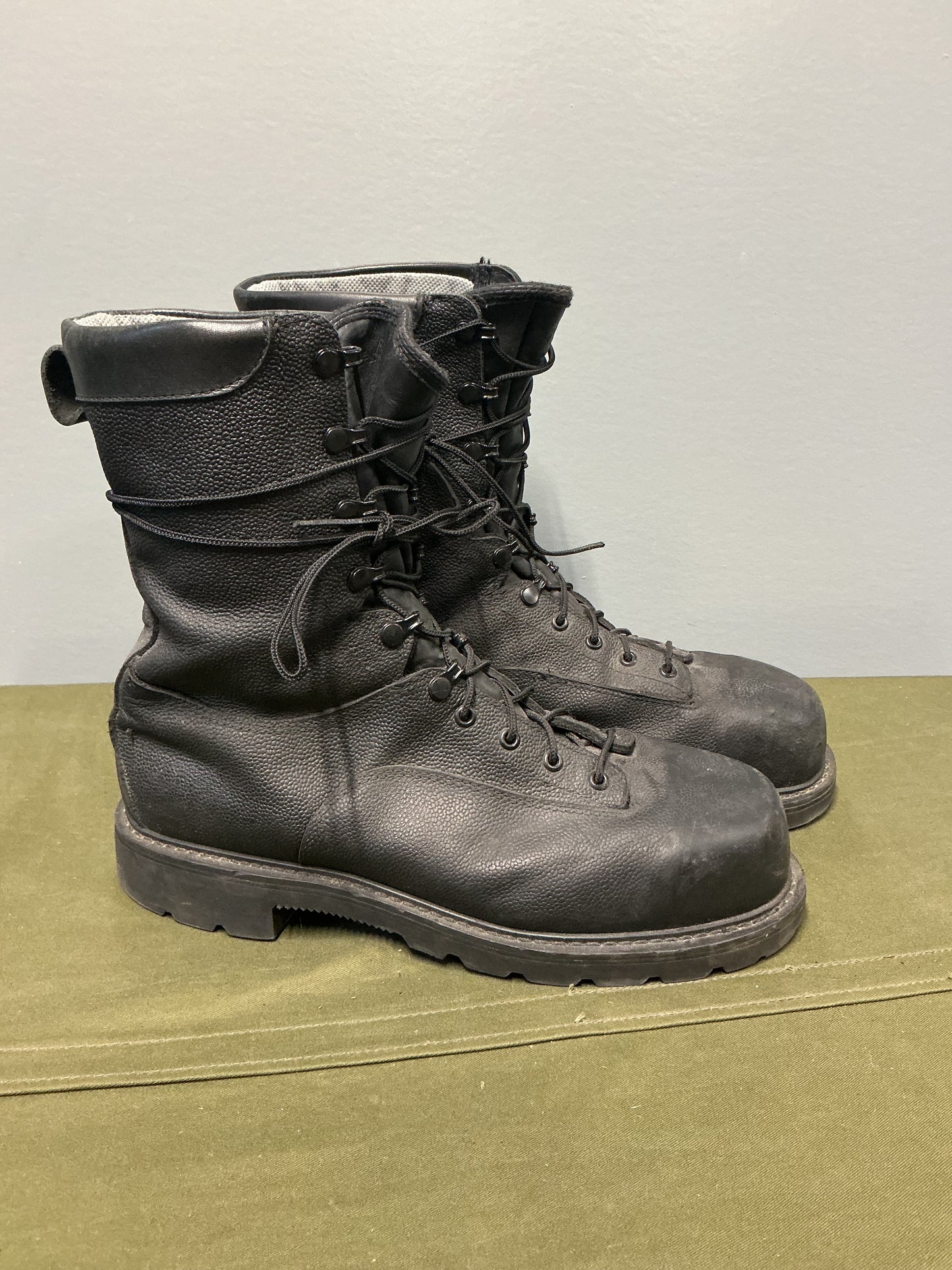 Cold Weather Safety Boots Size 11.5 Terra Canadian