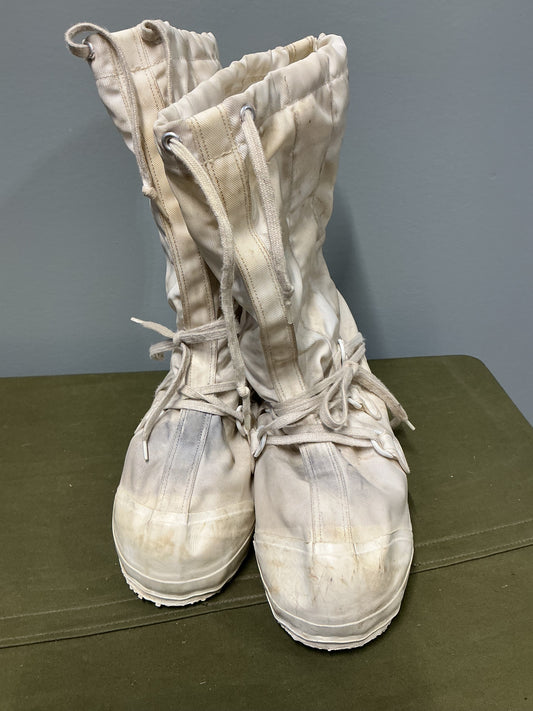 Military  Mucklucks with Liners Size 10 In good condition