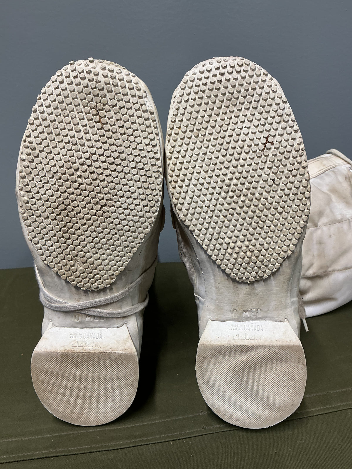 Military  Mucklucks with Liners Size 10 In good condition