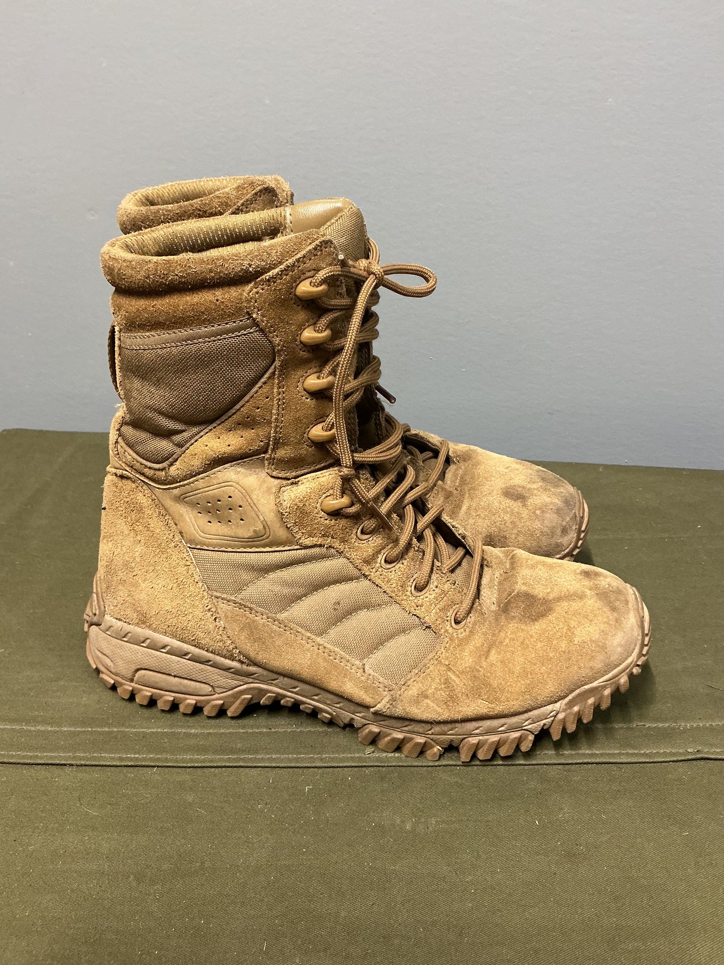 Lightweight Military Altama Boots Size 11 W.U.S. 9 hole , shows some wear .