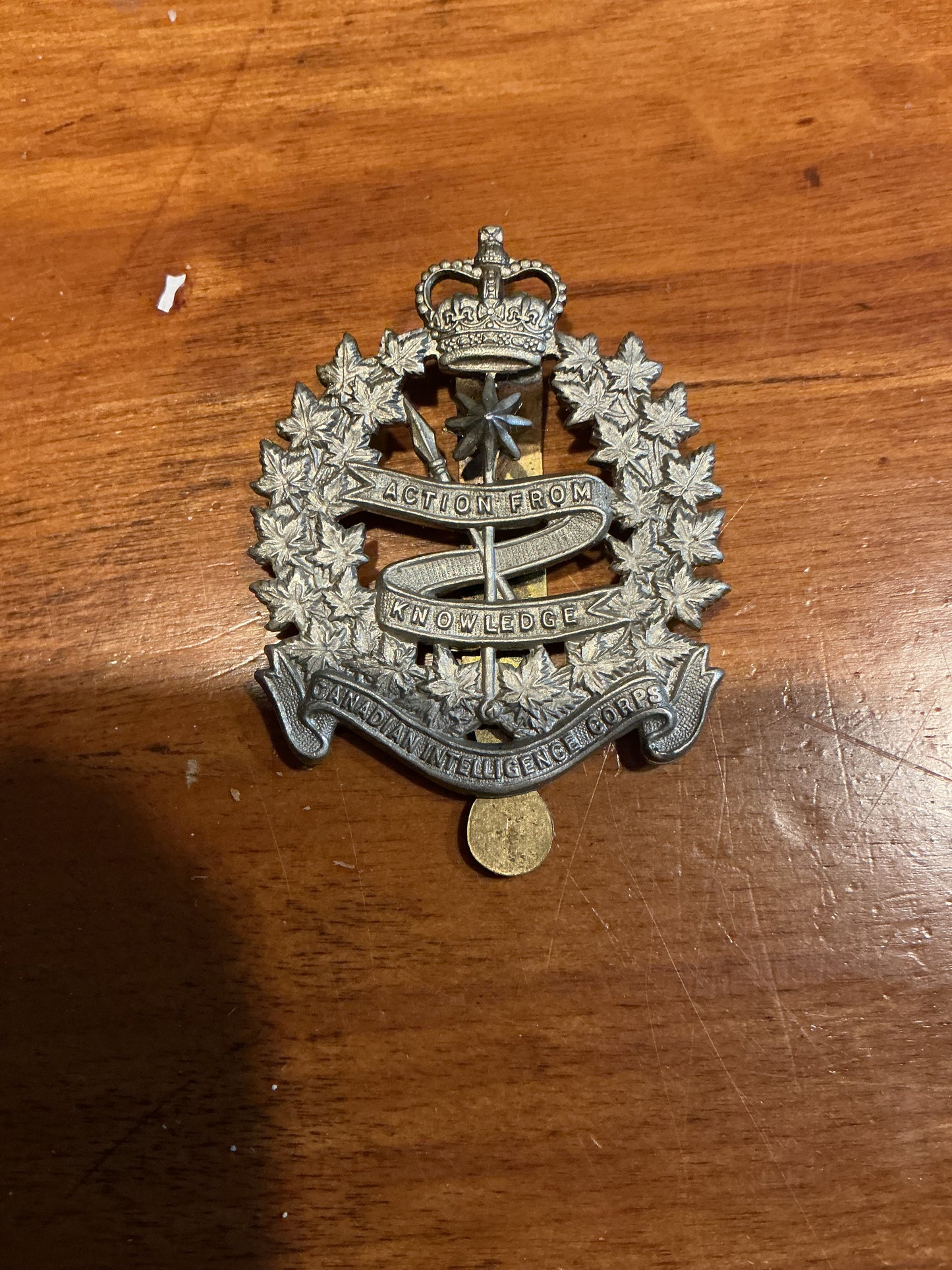 Post war Canadian Army intelligence Corps of Canada Cap Badge