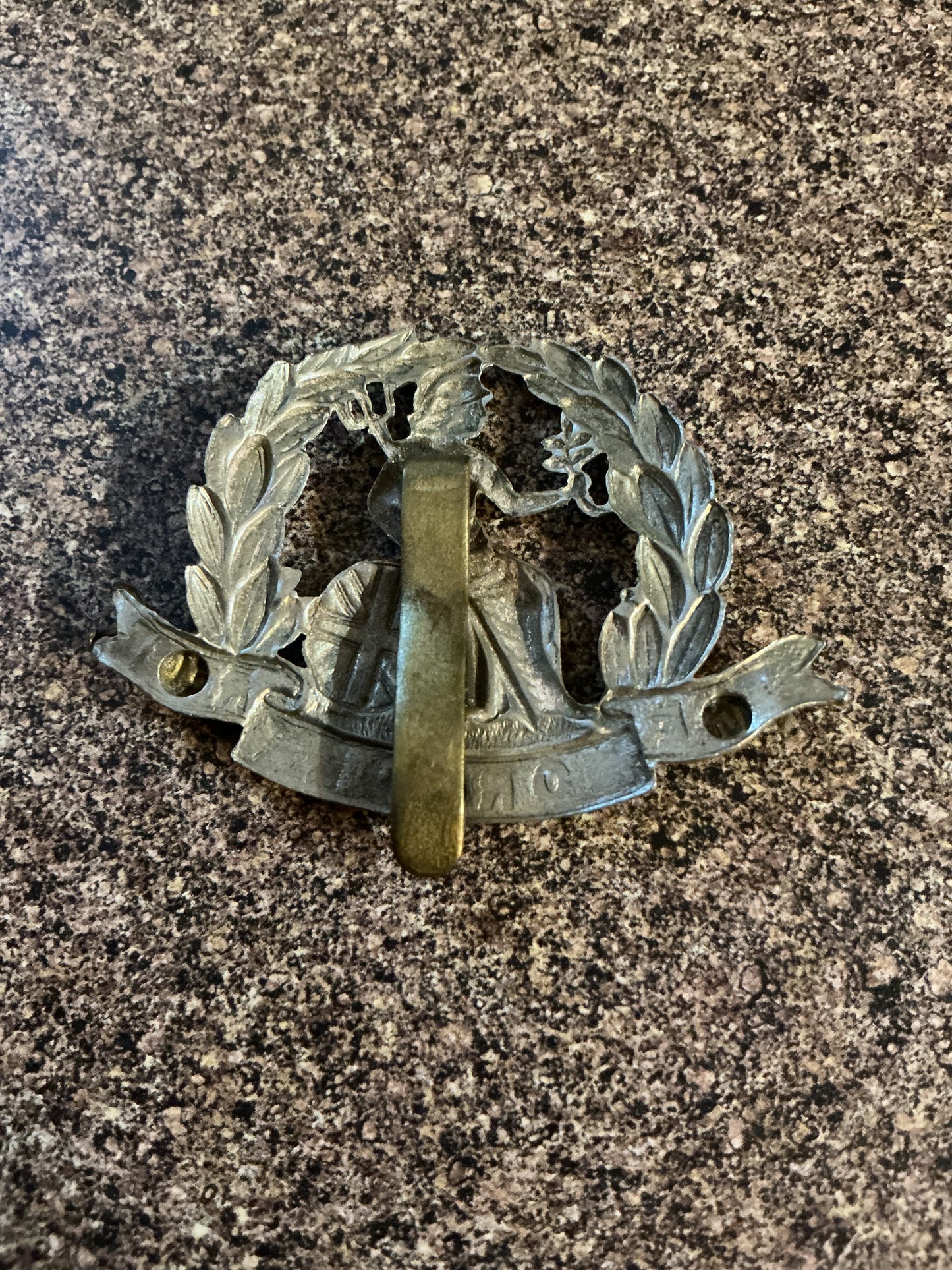 British ROYAL NORFOLK REGIMENT CAP BADGE