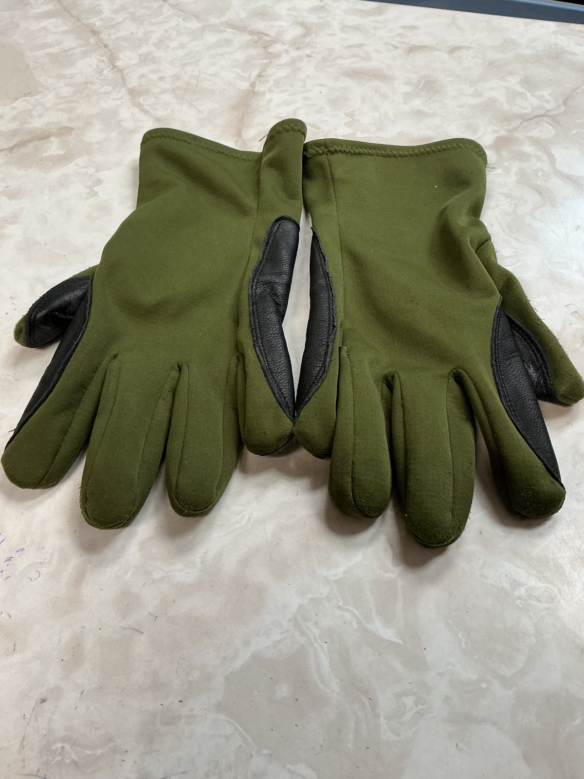 Vintage Canadian Forces Mortar Gloves Medium .