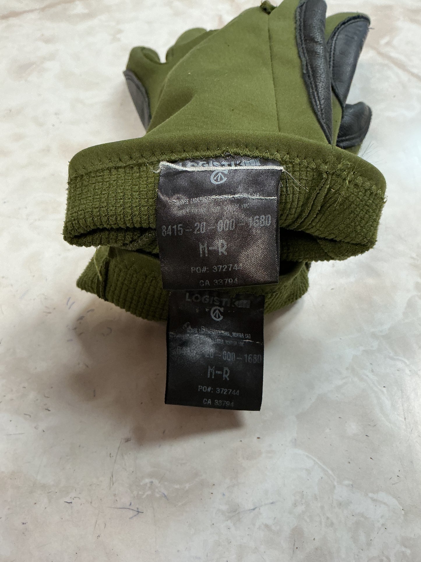 Vintage Canadian Forces Mortar Gloves Medium .