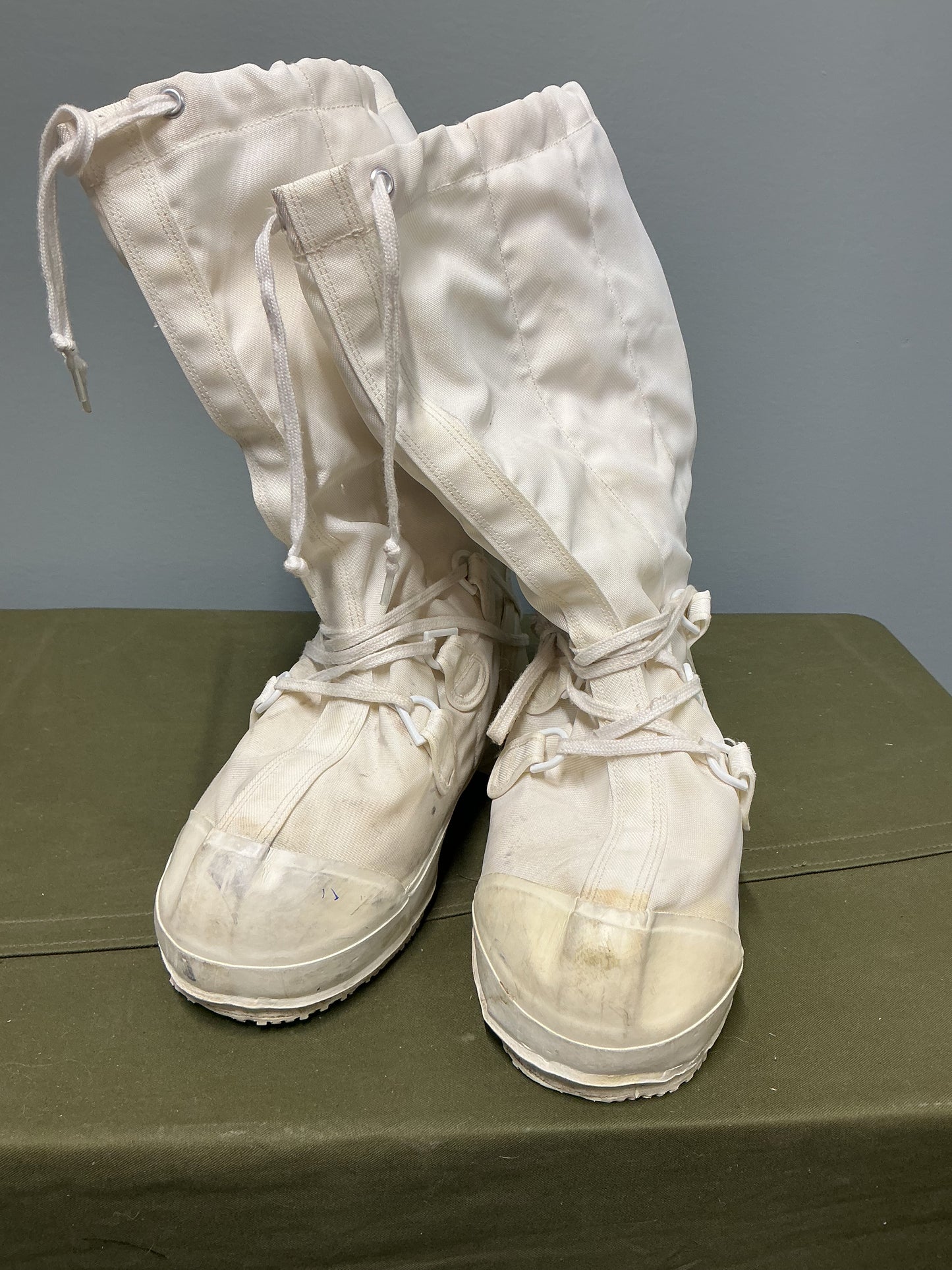 Canadian Military Mucklucks with Liners, Size 9 In good condition