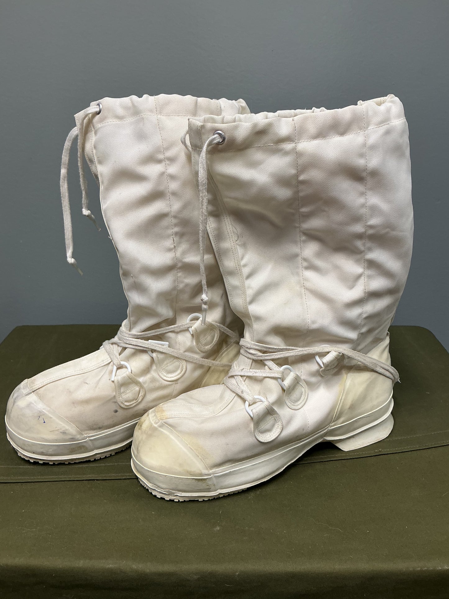 Canadian Military Mucklucks with Liners, Size 9 In good condition