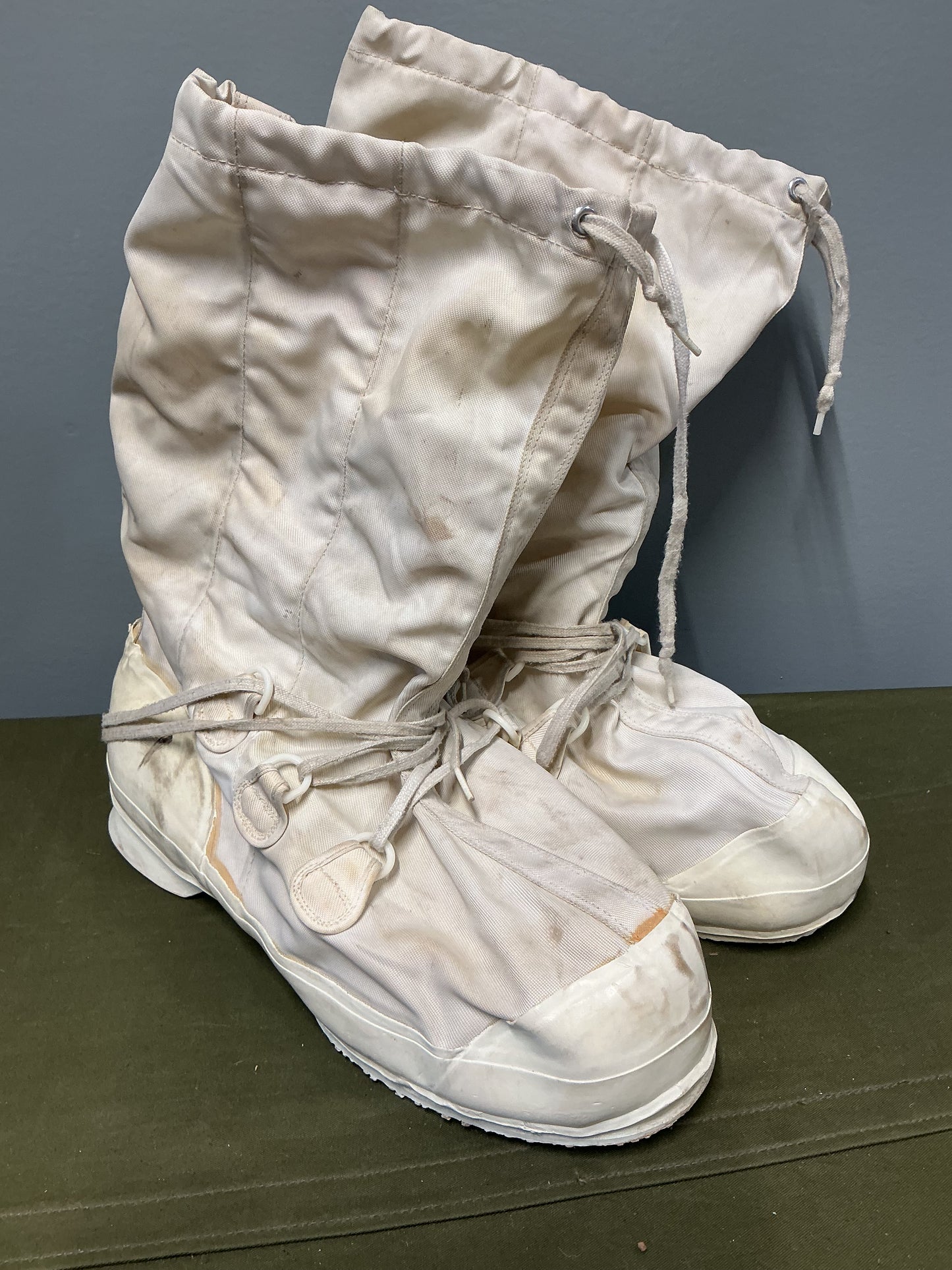 Canadian Military Mucklucks with Liners,Size 14