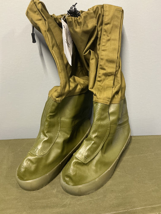 New with tag Mittet Overboots Cold/Wet Protection , size 43-44 or 10.5 in Canadian
