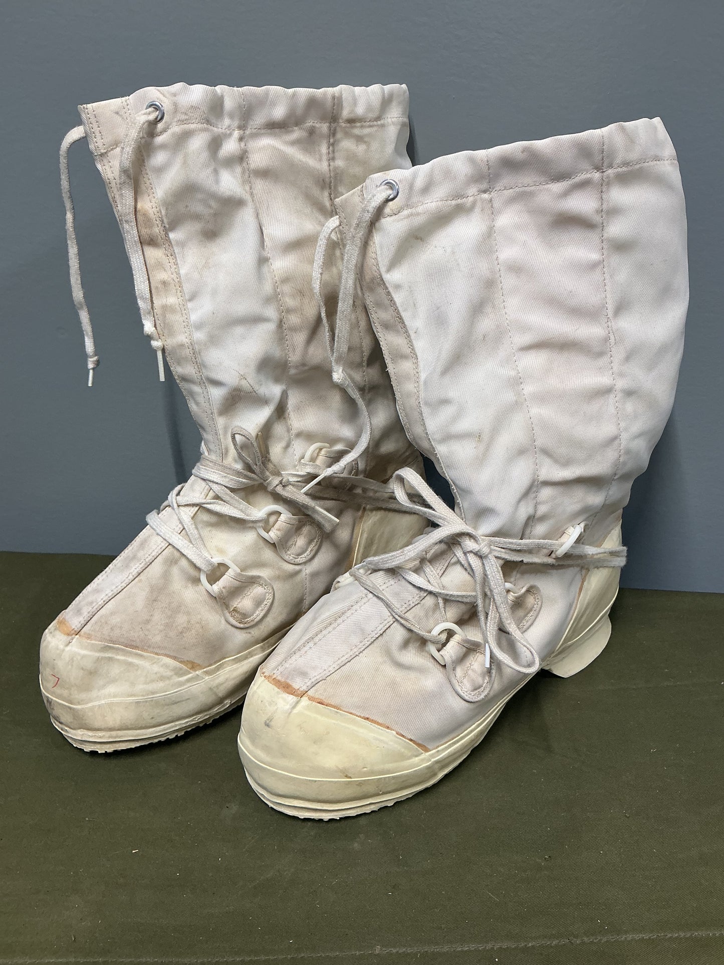 Canadian Military Mucklucks with Liners, Size 7