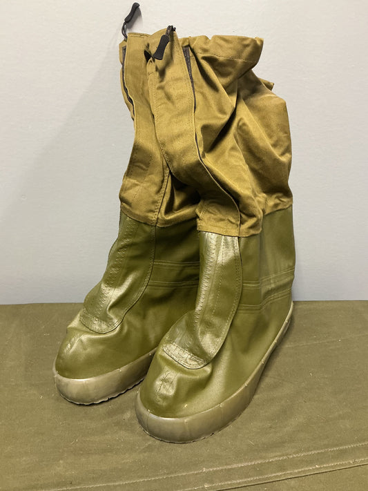 Mittet Overboots Cold/Wet Protection , (lightly used )size 41-42 or size 8.5-9