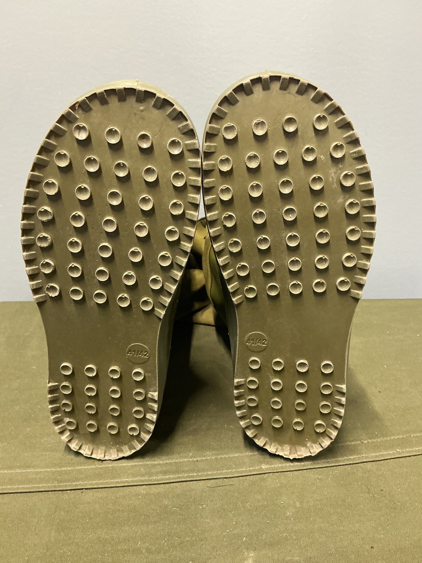 Mittet Overboots Cold/Wet Protection , (lightly used )size 41-42 or size 8.5-9