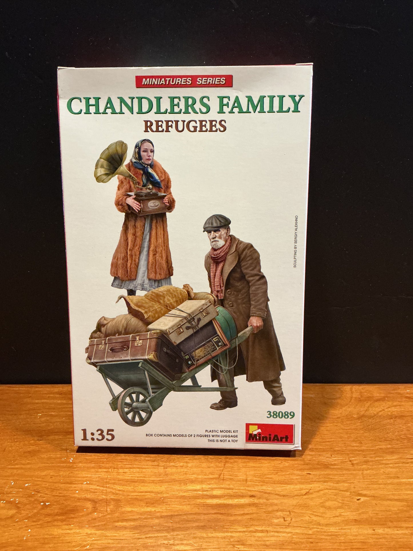 1:35 Scale Miniart Chandlers Family Refugees