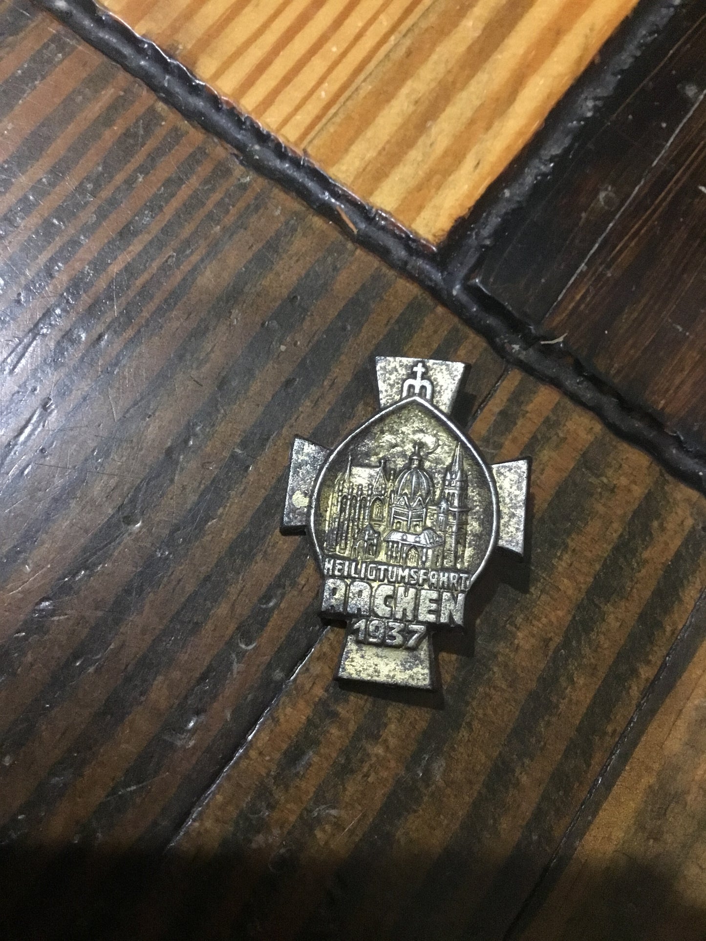 German TINNIE Badge Heiligtums Fanrt  Rachen 1937