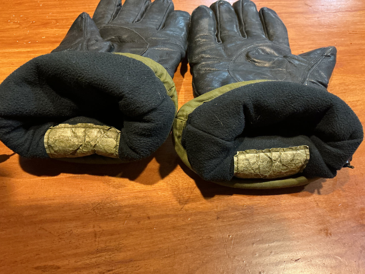 Canadian Forces Cold/ Wet Weather Gore- Tex Lined Gloves size Large