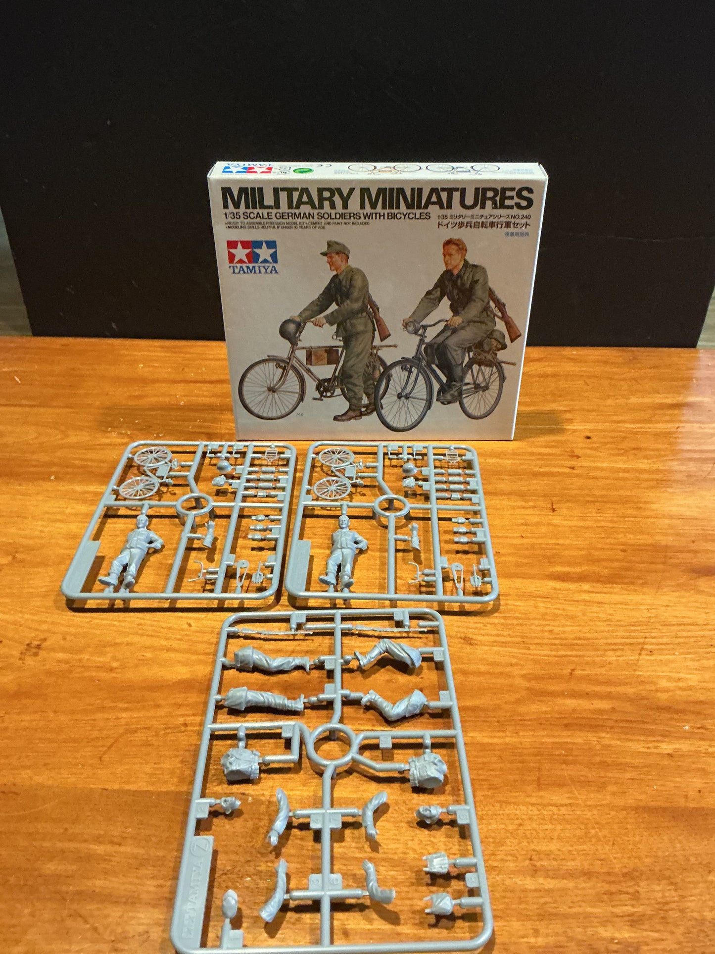Vintage  Tamiya 1/35 German Soldiers w/ Bicycles