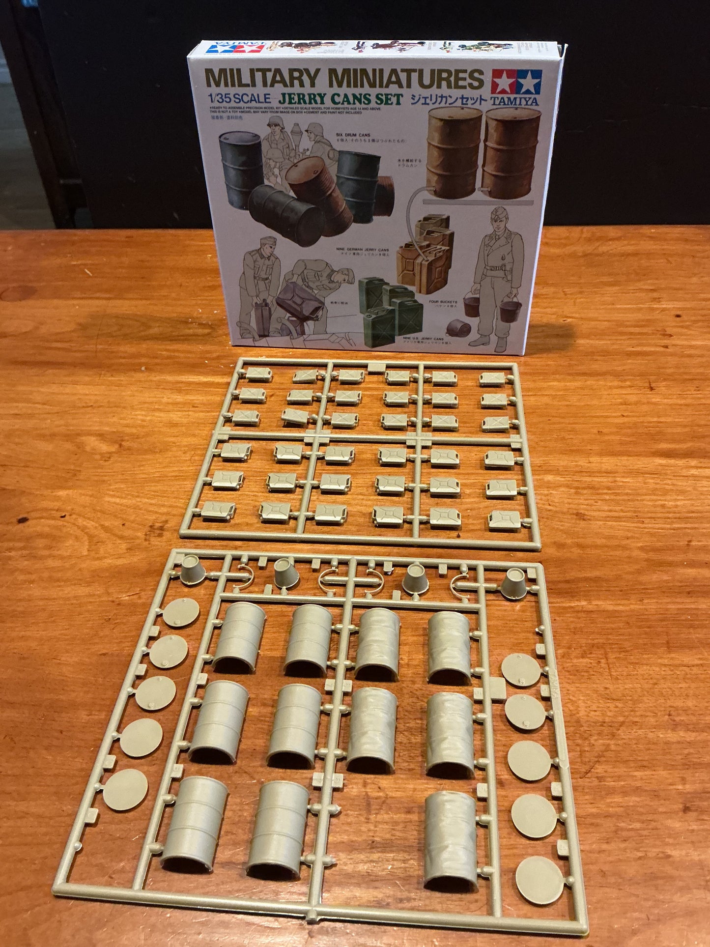 Vintage Tamiya 1 /35 Military Miniatures Jerry Cans Set