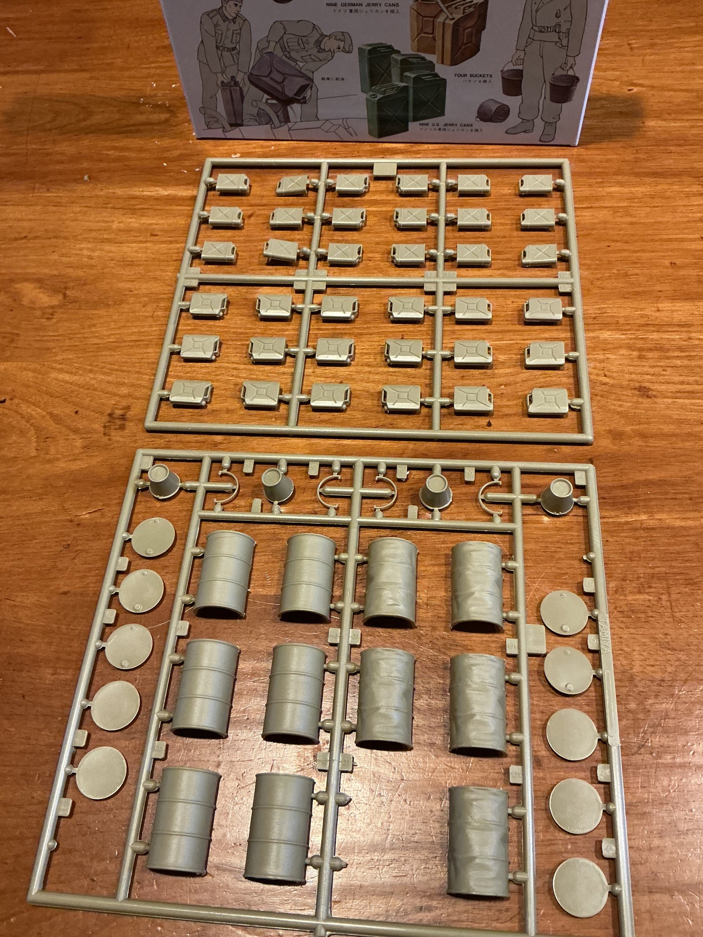 Vintage Tamiya 1 /35 Military Miniatures Jerry Cans Set