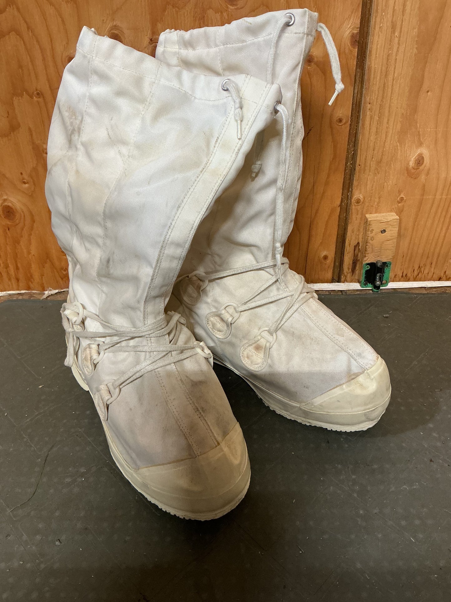 Canadian Military Mucklucks with Liners, Size 12
