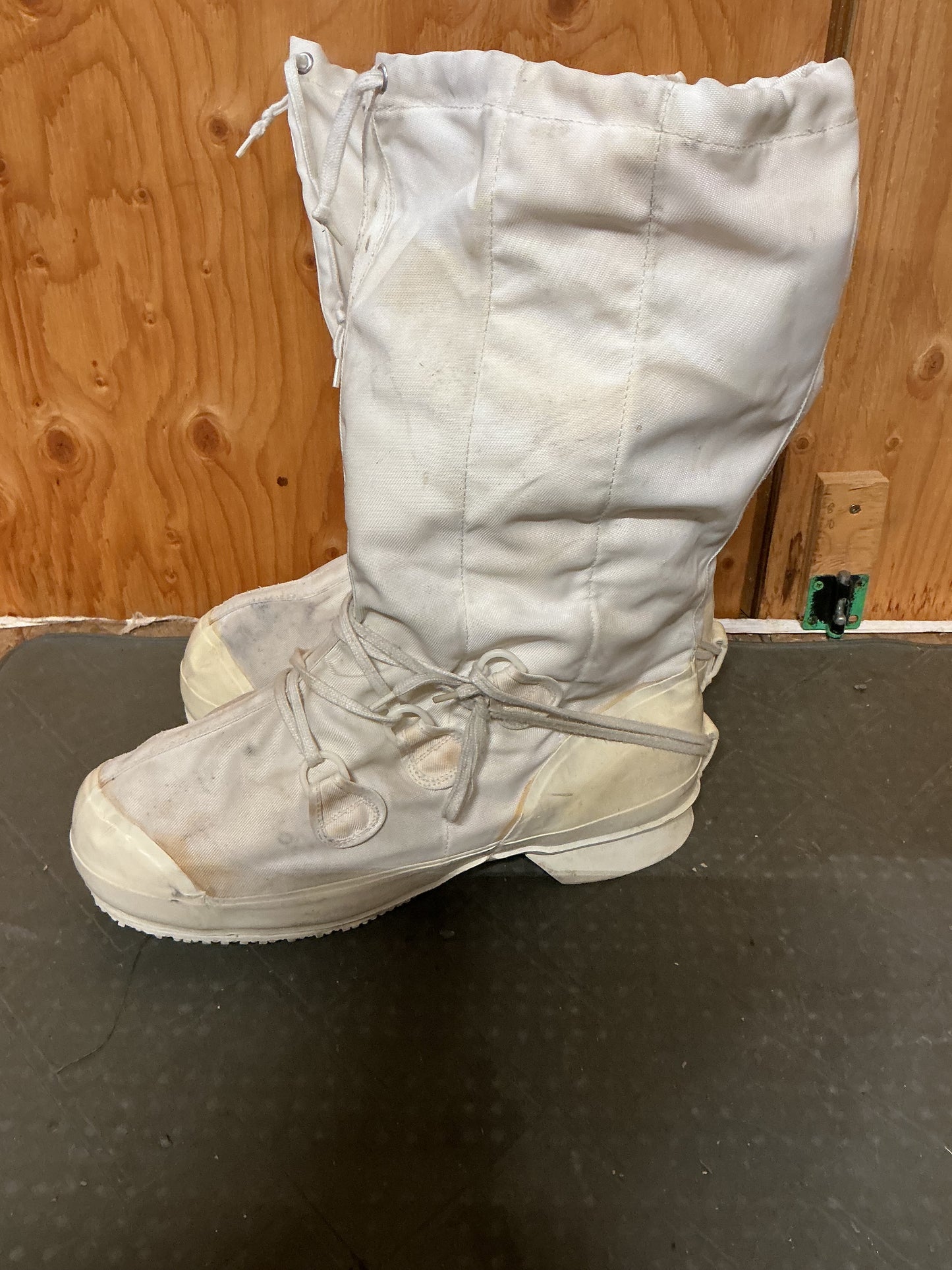 Canadian Military Mucklucks with Liners, Size 12