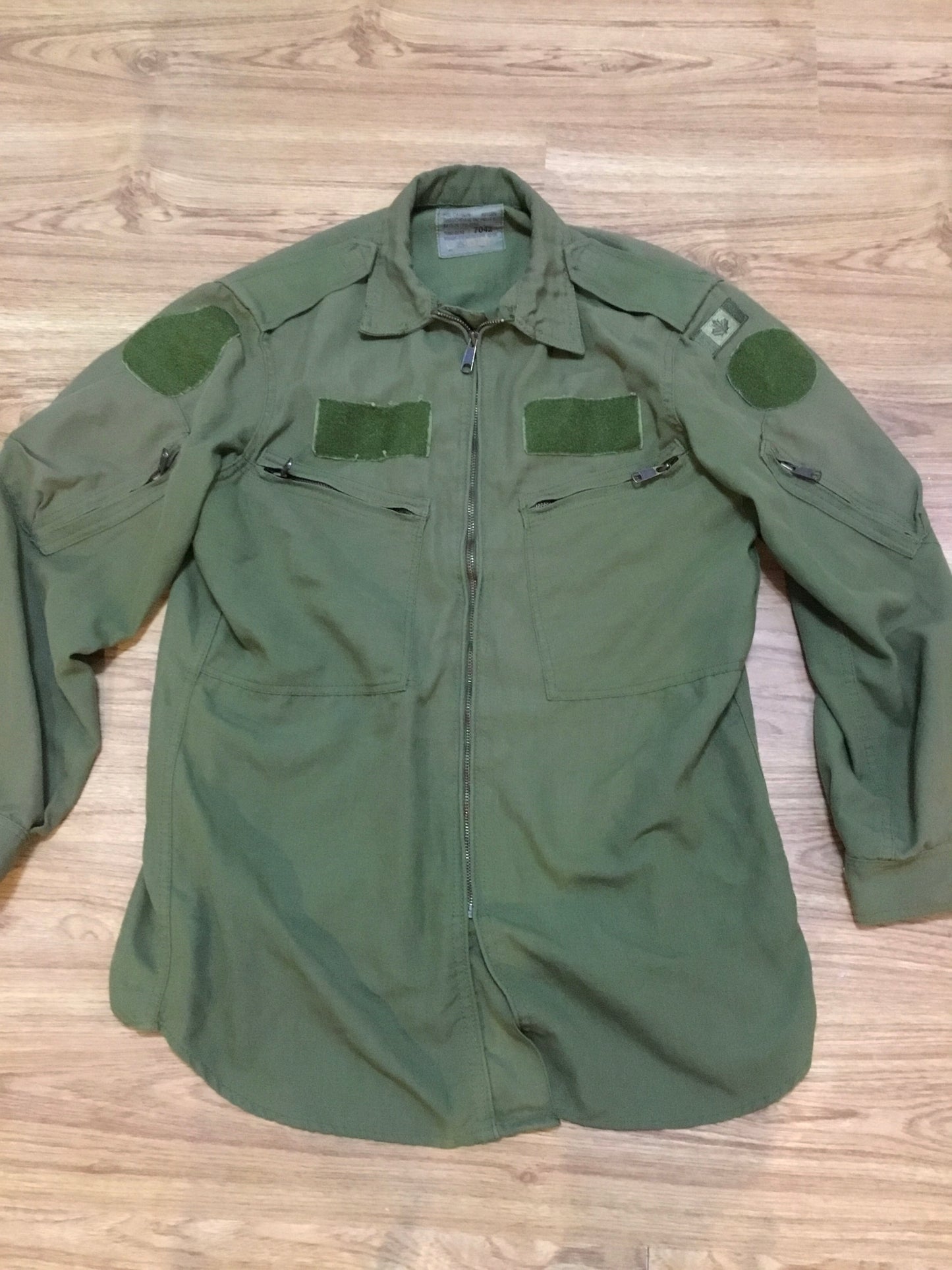 Canadian Armed Forces helicopter crew shirt , 7042 Medium