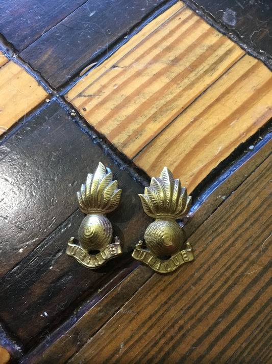 Pair Ubique  , flaming grenades  Collar badges