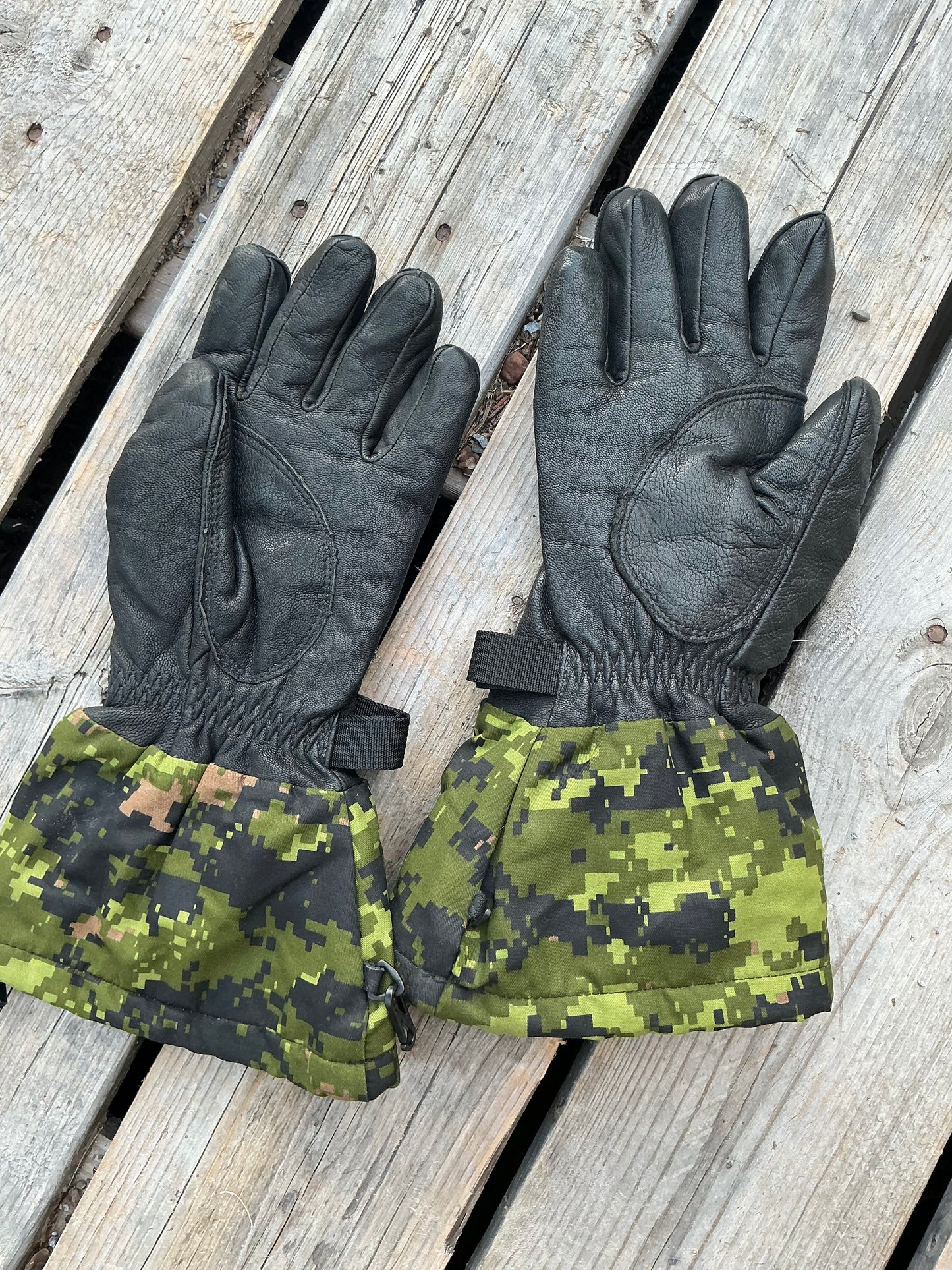 Canadian Forces Cadpat Cold Wet Weather Gloves Small