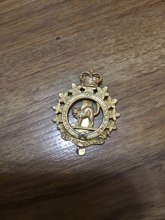 Canadian Army "Ontario Regiment" cap badge.