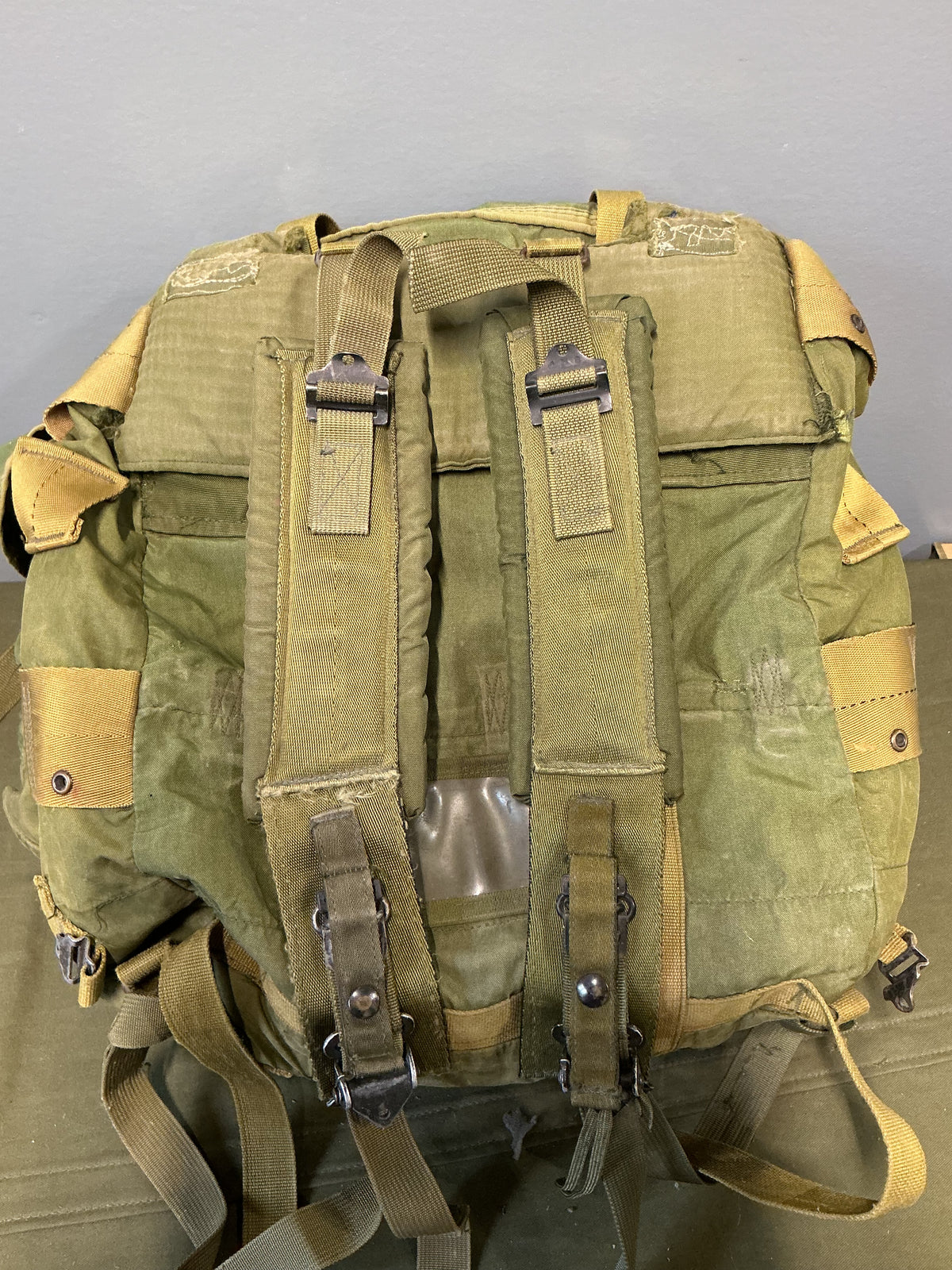 U.S. Military Alice Pack with straps Medium Size