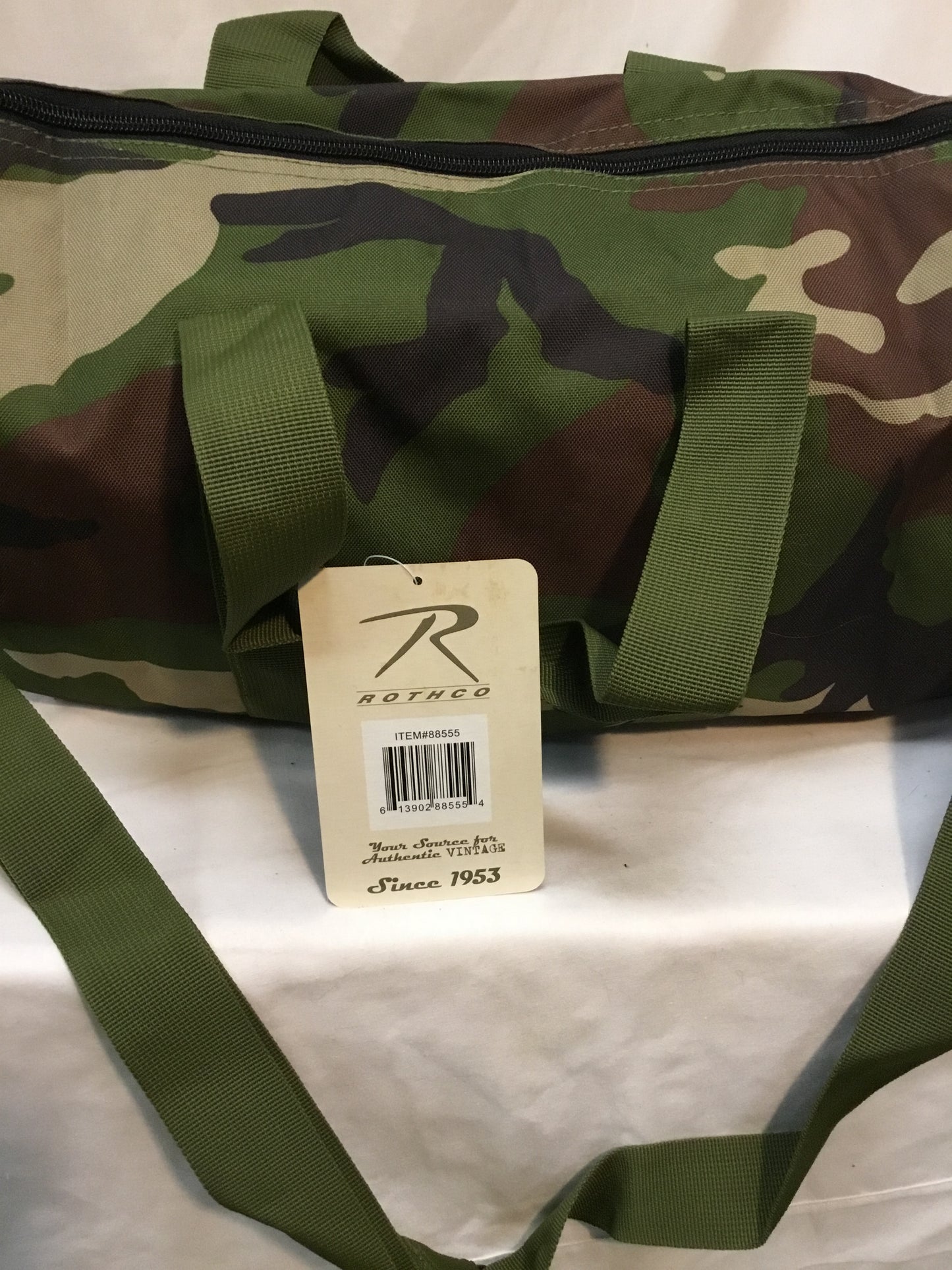 New WOODLAND CAMO SHOULDER DUFFLE BAG / 19"