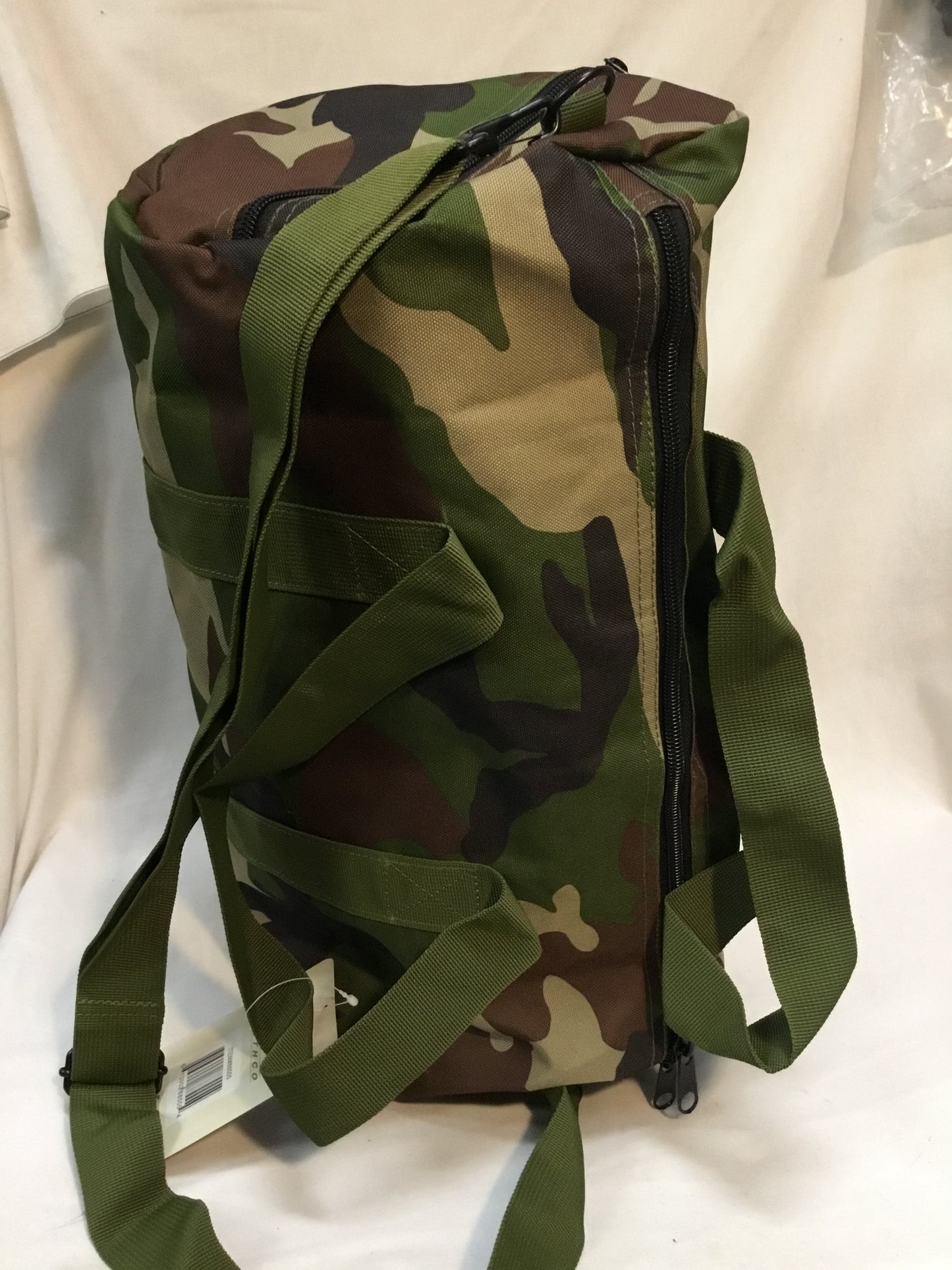 New WOODLAND CAMO SHOULDER DUFFLE BAG / 19"