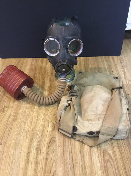 WW11 MK 111 Canadian Gas Mask ,Filter and Bag