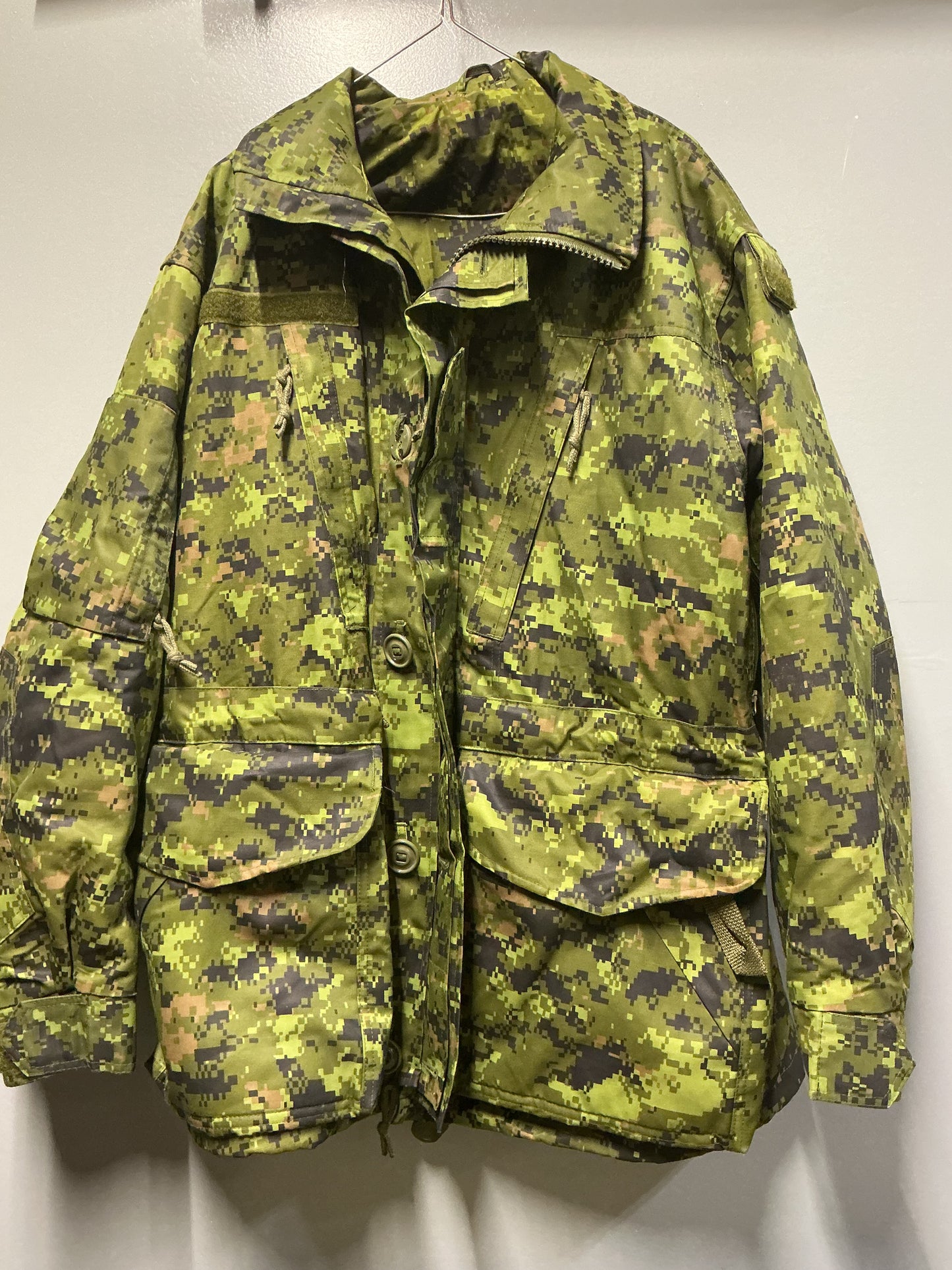 Canadian Armed Forces CADPAT ICE Combat Jacket Size Medium Regular
