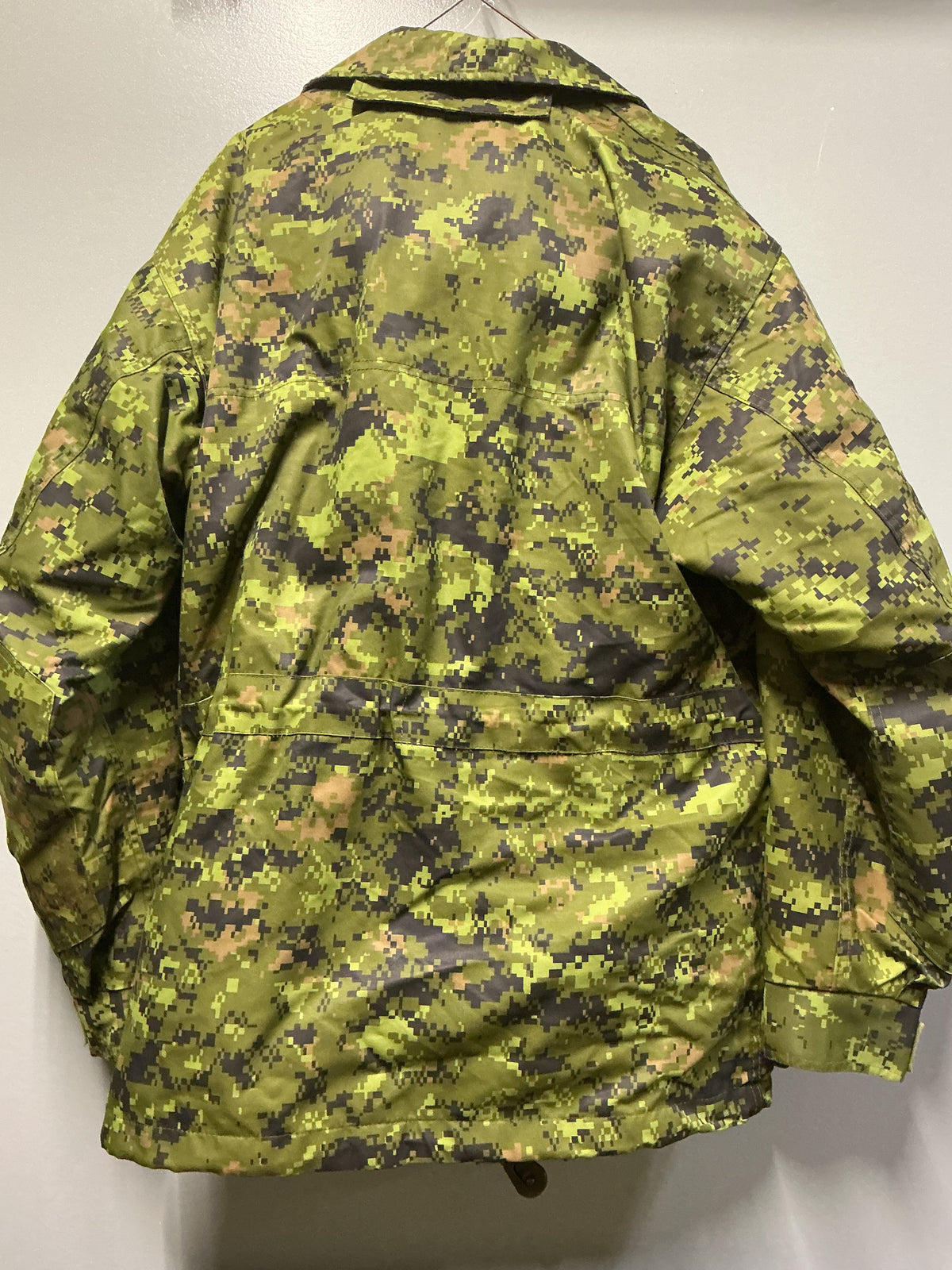 Canadian Armed Forces CADPAT ICE Combat Jacket Size Medium Regular