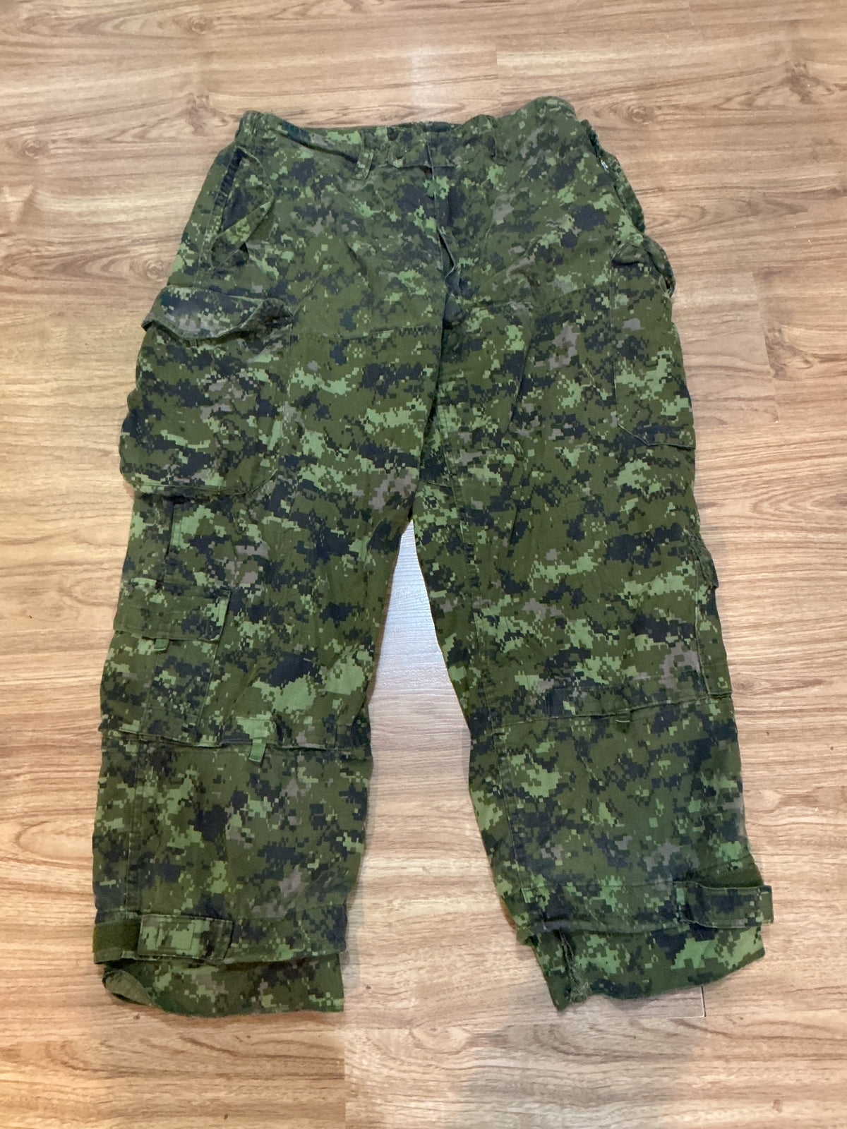 Original Canadian Forces Cadpat Combat Pants Size Large Short  or 67/38