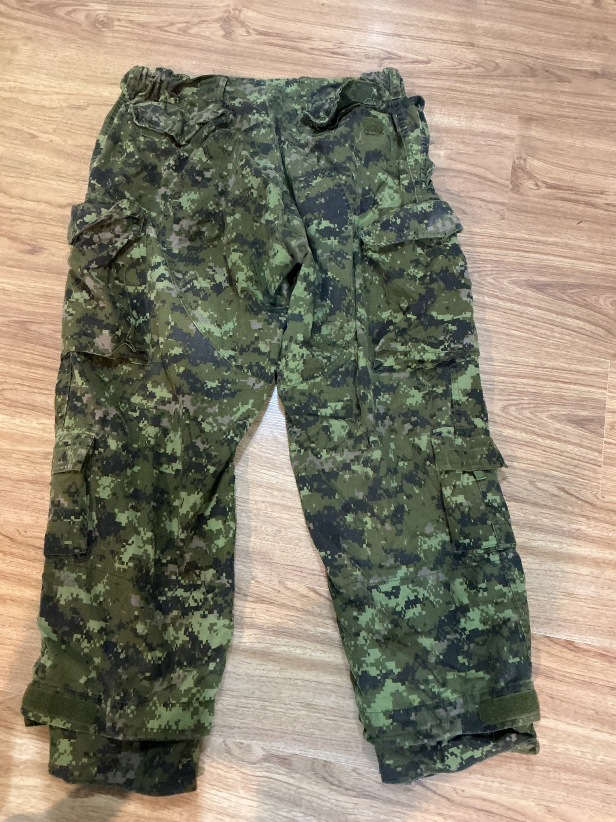 Original Canadian Forces Cadpat Combat Pants Size Large Short  or 67/38