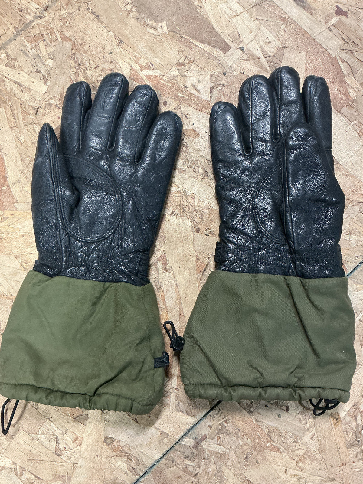 Canadian Forces Cold/ Wet Weather Gore- Tex Lined Gloves size Small