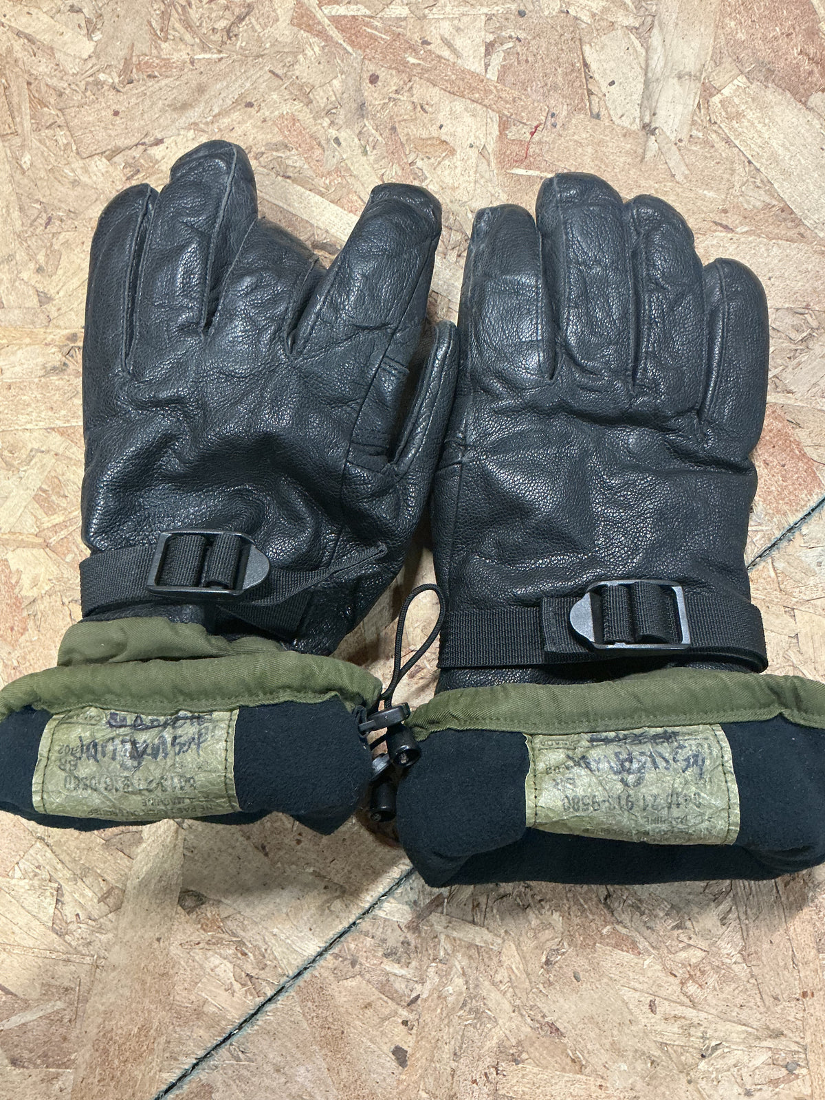 Canadian Forces Cold/ Wet Weather Gore- Tex Lined Gloves size Small