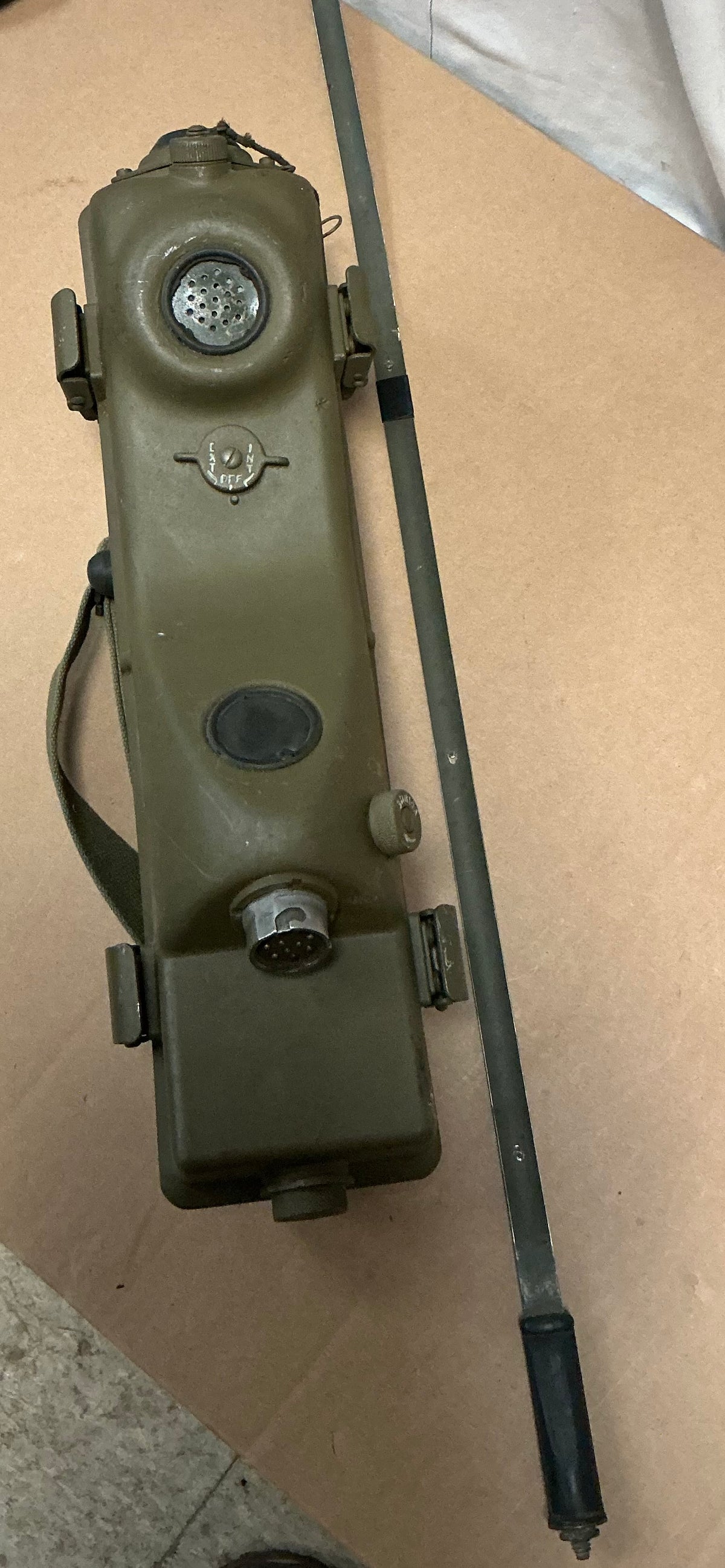 Early U.S. MILITARY Military RT-196 PRC-6 receiver/ transmitter Radio , aerial unscrews