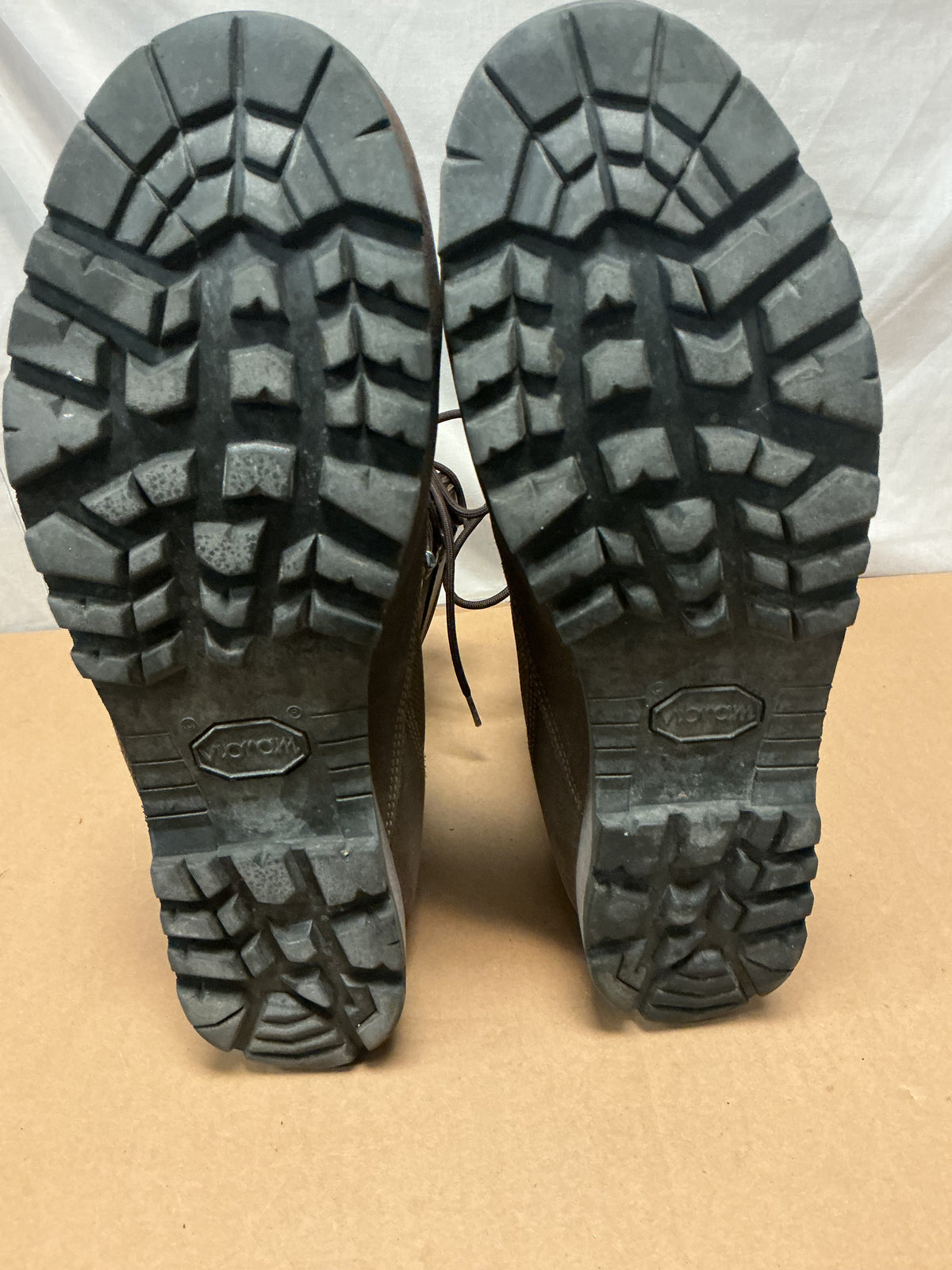 AKU BOOTS GORE-TEX LINED SIZE 11 UK