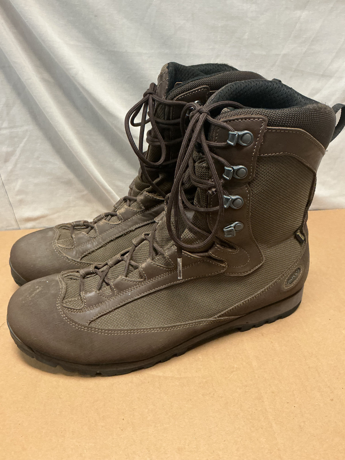 AKU BOOTS GORE-TEX LINED SIZE 11 UK