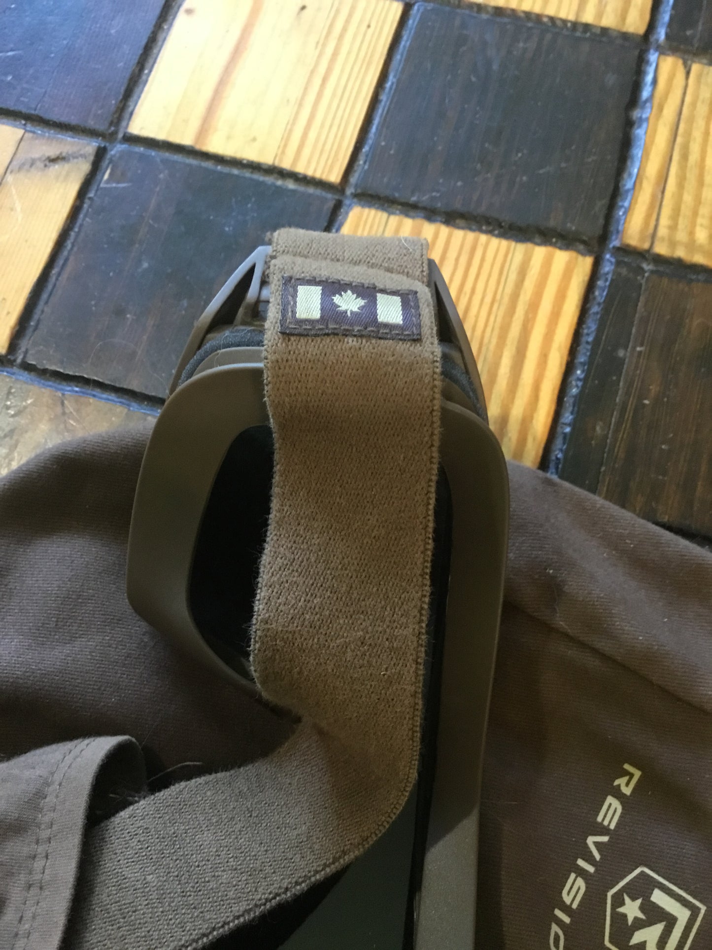 Canadian Forces Revision ballistic Goggles ;smoked;lenses , comes with cloth storage bag