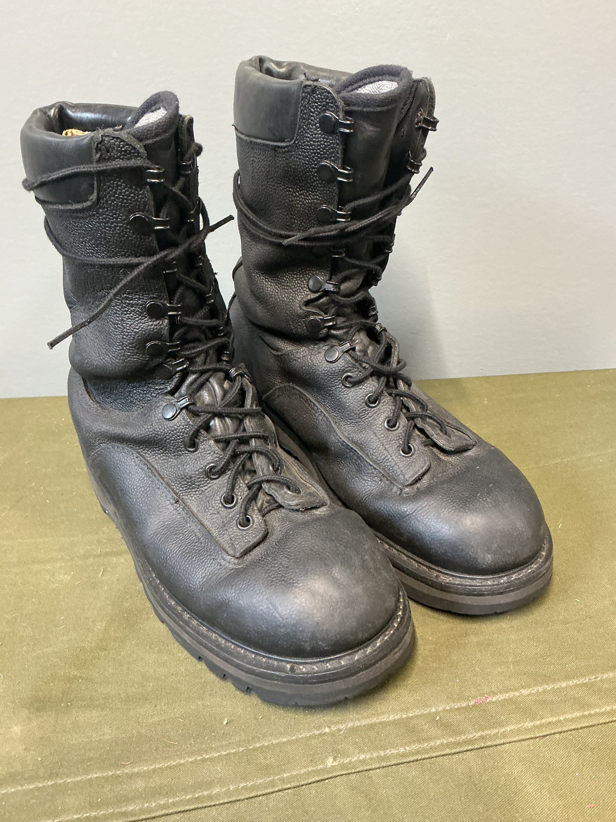 Canadian Forces STC Wet WEATHER COMBAT BOOT SIZE 10.5