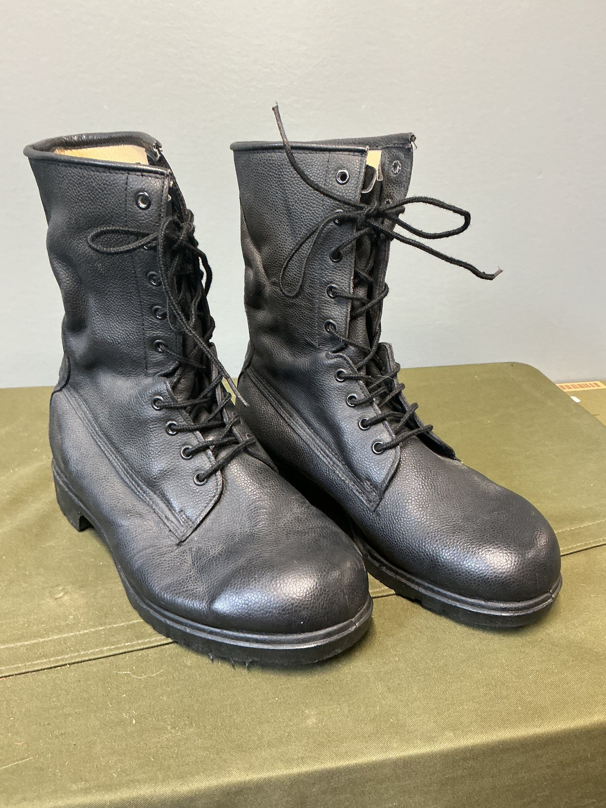 Canadian Military Mark III Boots Size 8 1/2 F