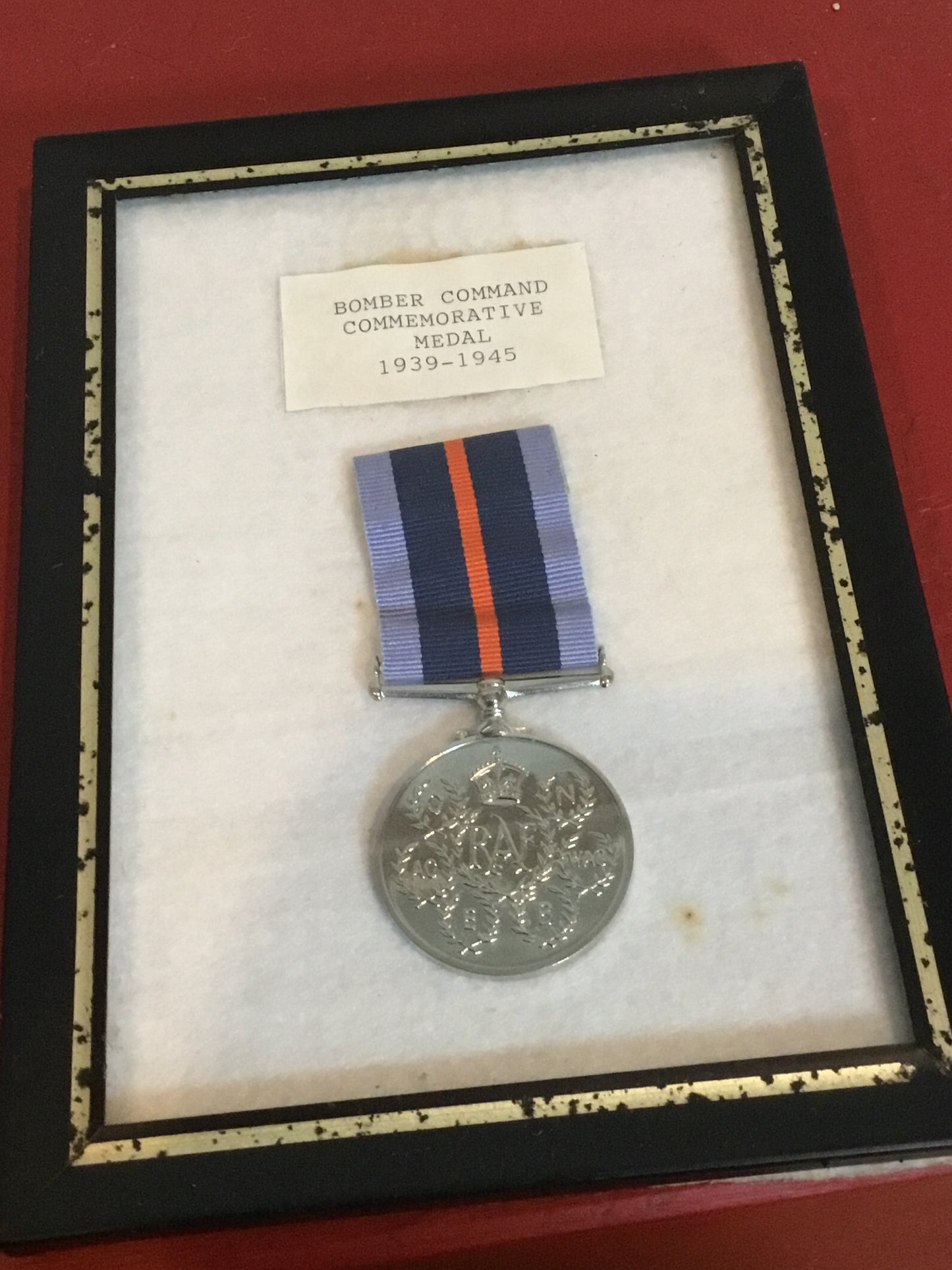 A WWII BRITISH BOMBER COMMAND  commemorative MEDAL 1939-1945