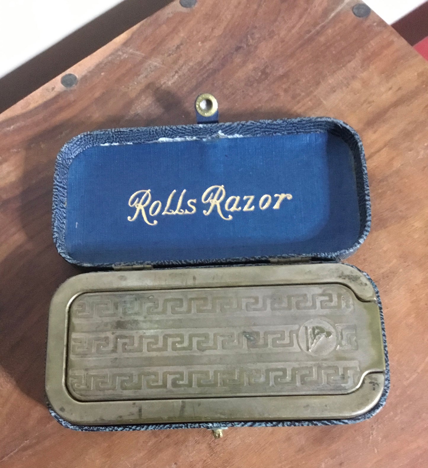 Antique rolls razor complete with box