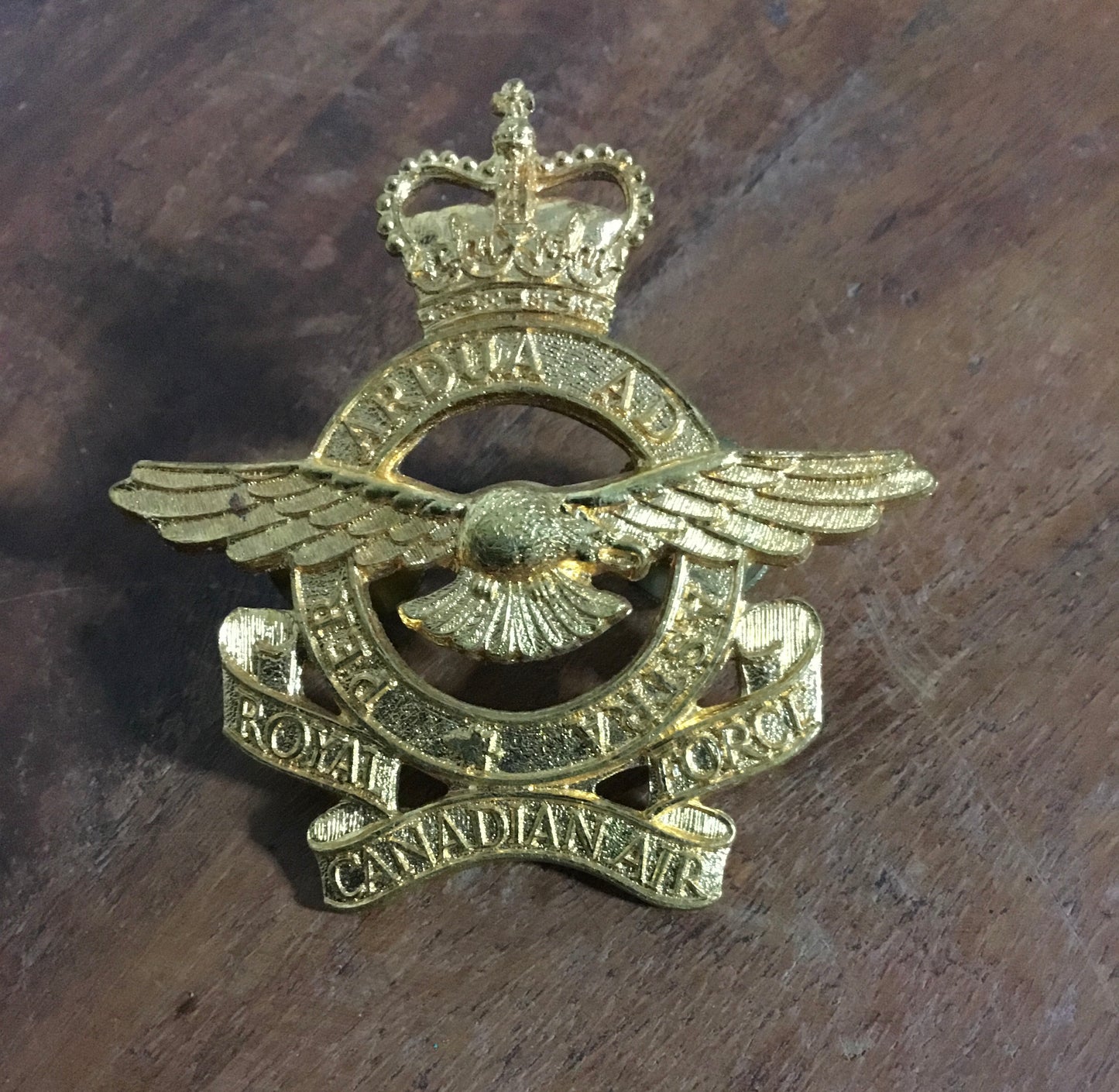 Royal Canadian Airforce cap badge