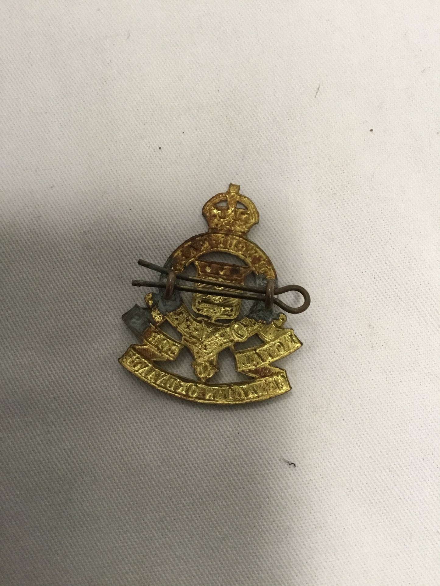 WW11 ROYAL CANADIAN ORDNANCE CORPS HAT BADGE