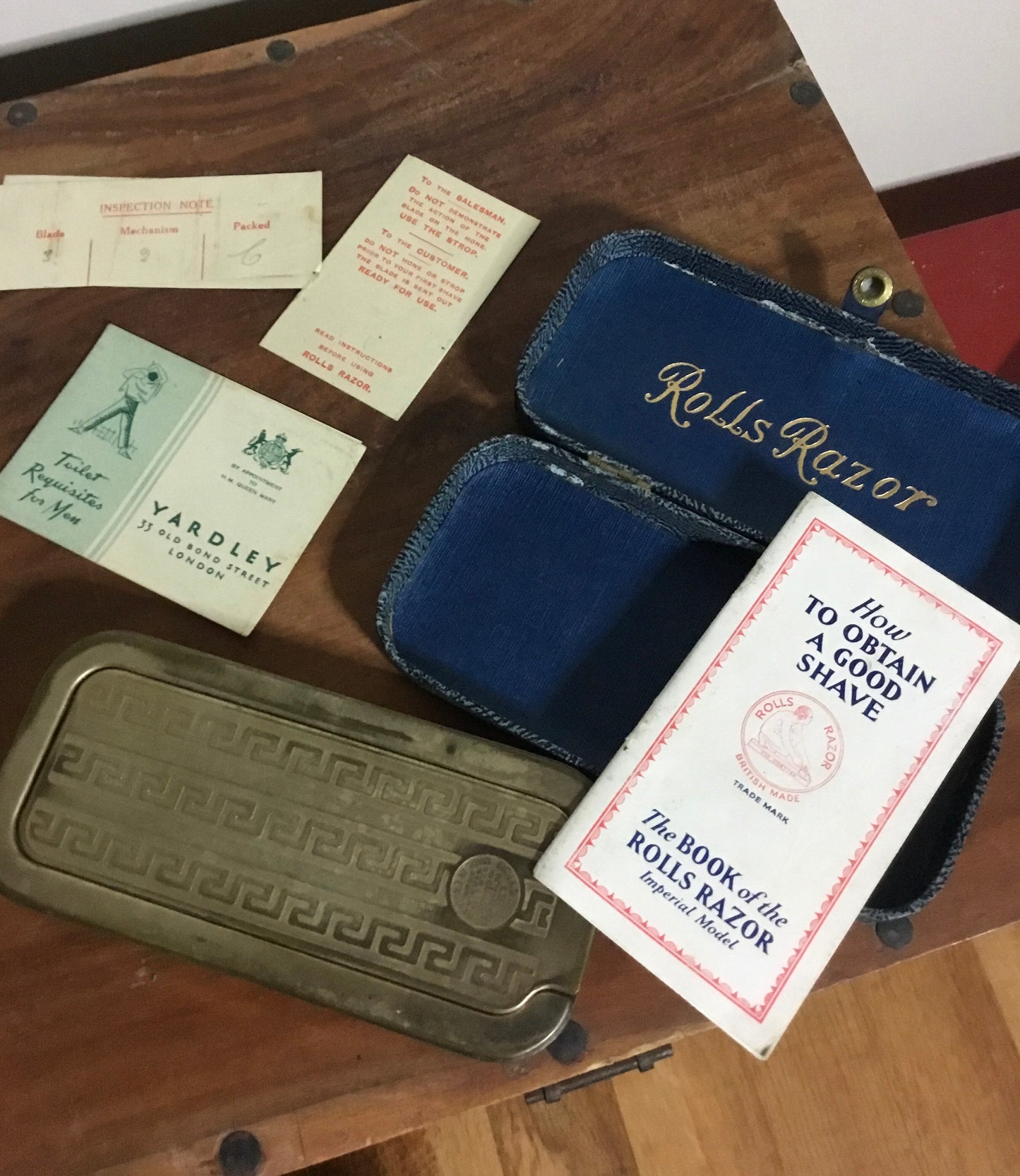 Antique rolls razor complete with box